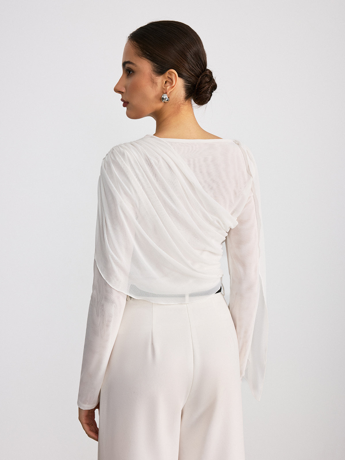 Drapierte Netzbluse mit langen Ärmeln