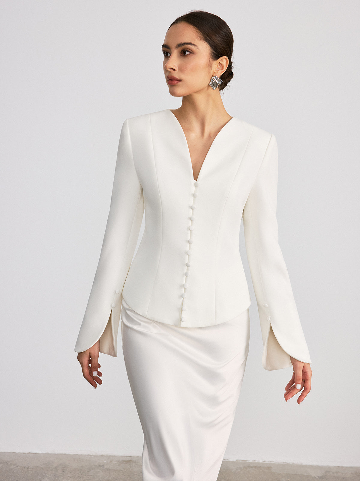 Taillierter Blazer mit Knopfleiste und ausgestellten Ärmelbündchen