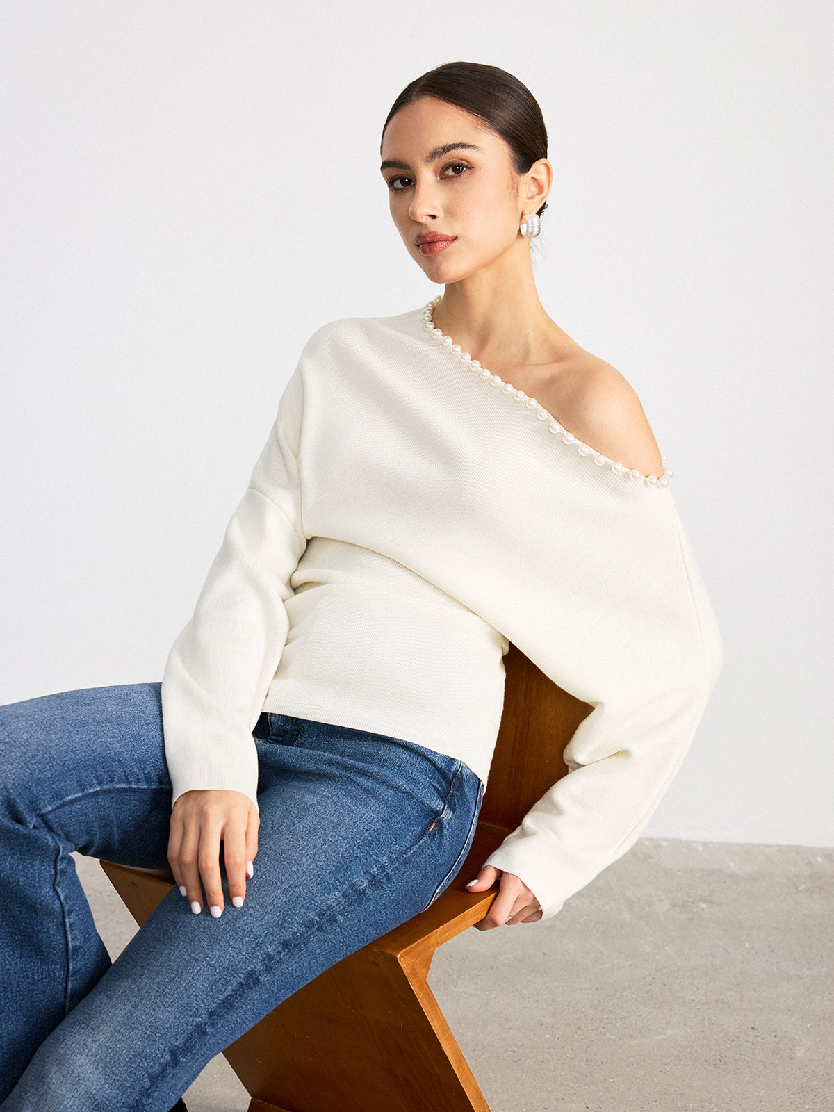 Pull en laine mélangée à perles, épaules dénudées