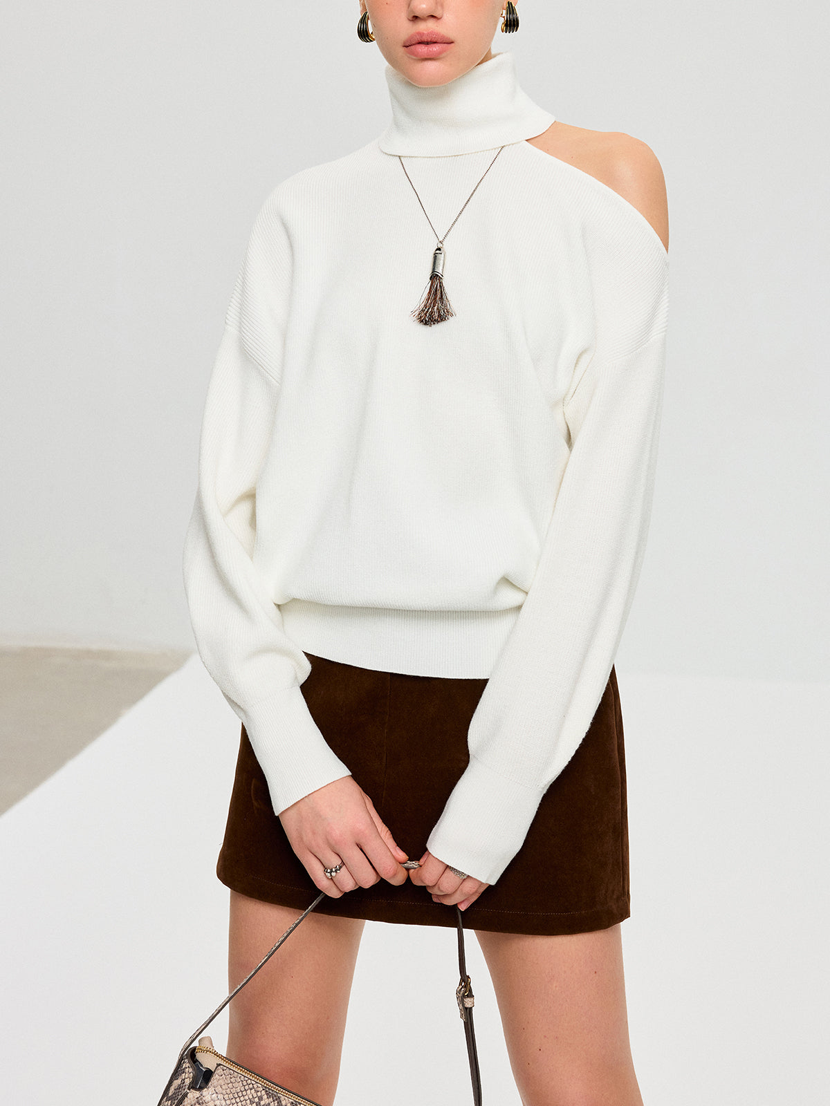 Rollkragenpullover mit Cut-Outs aus Wollmischung
