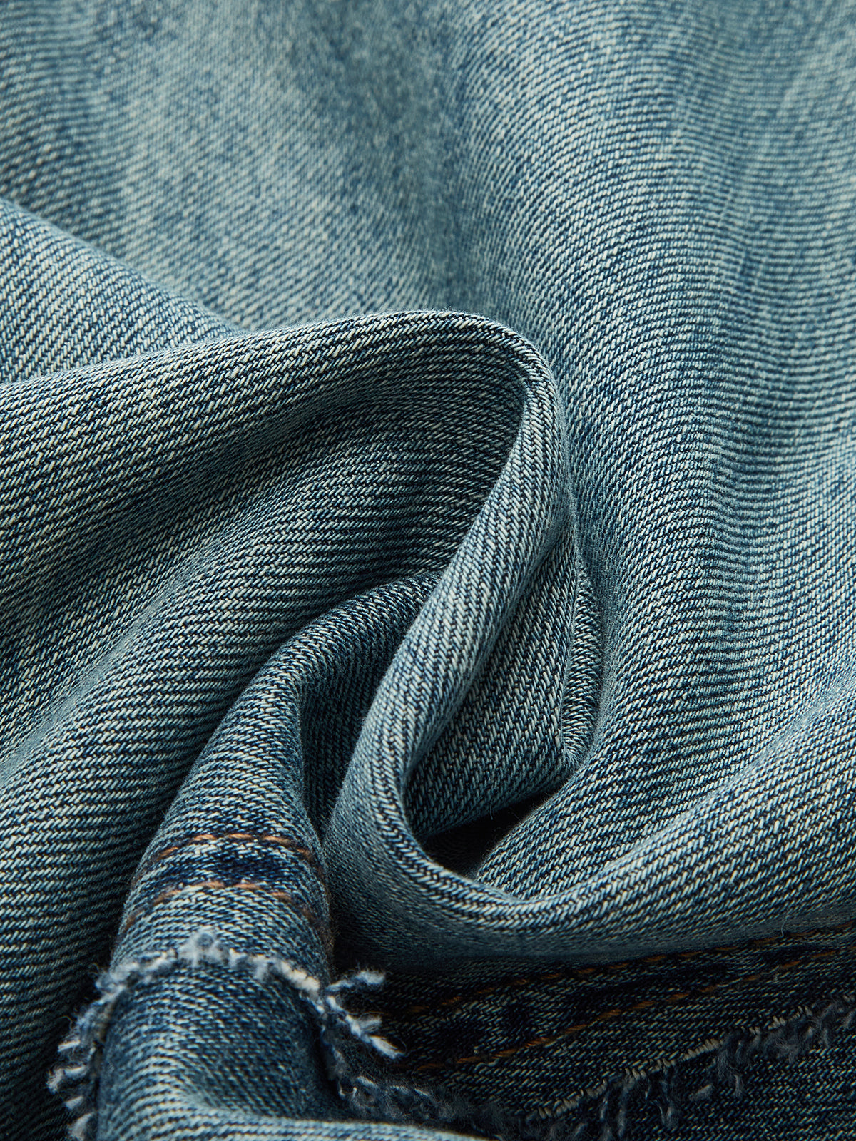 Jean taille haute à empiècements et ourlet effiloché
