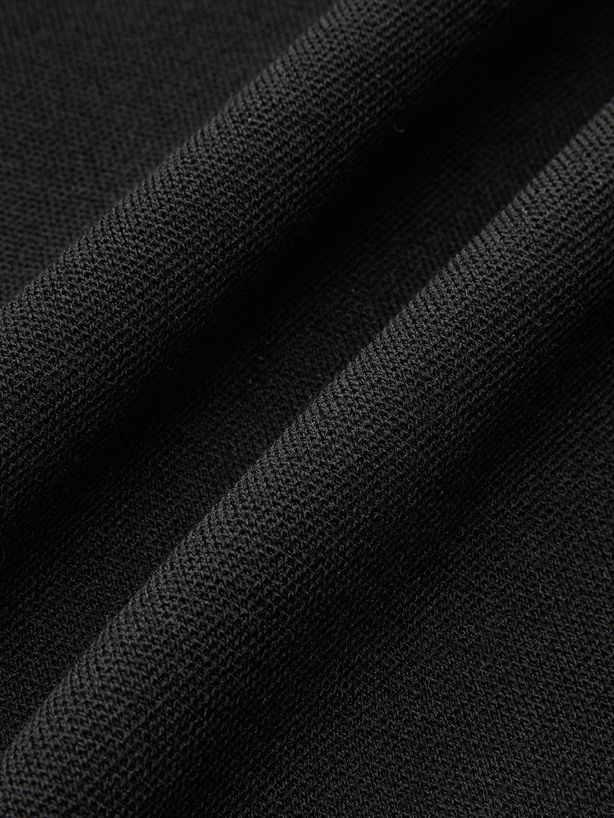 Ärmelloses ausgestelltes Kleid mit Paillettenverzierungen