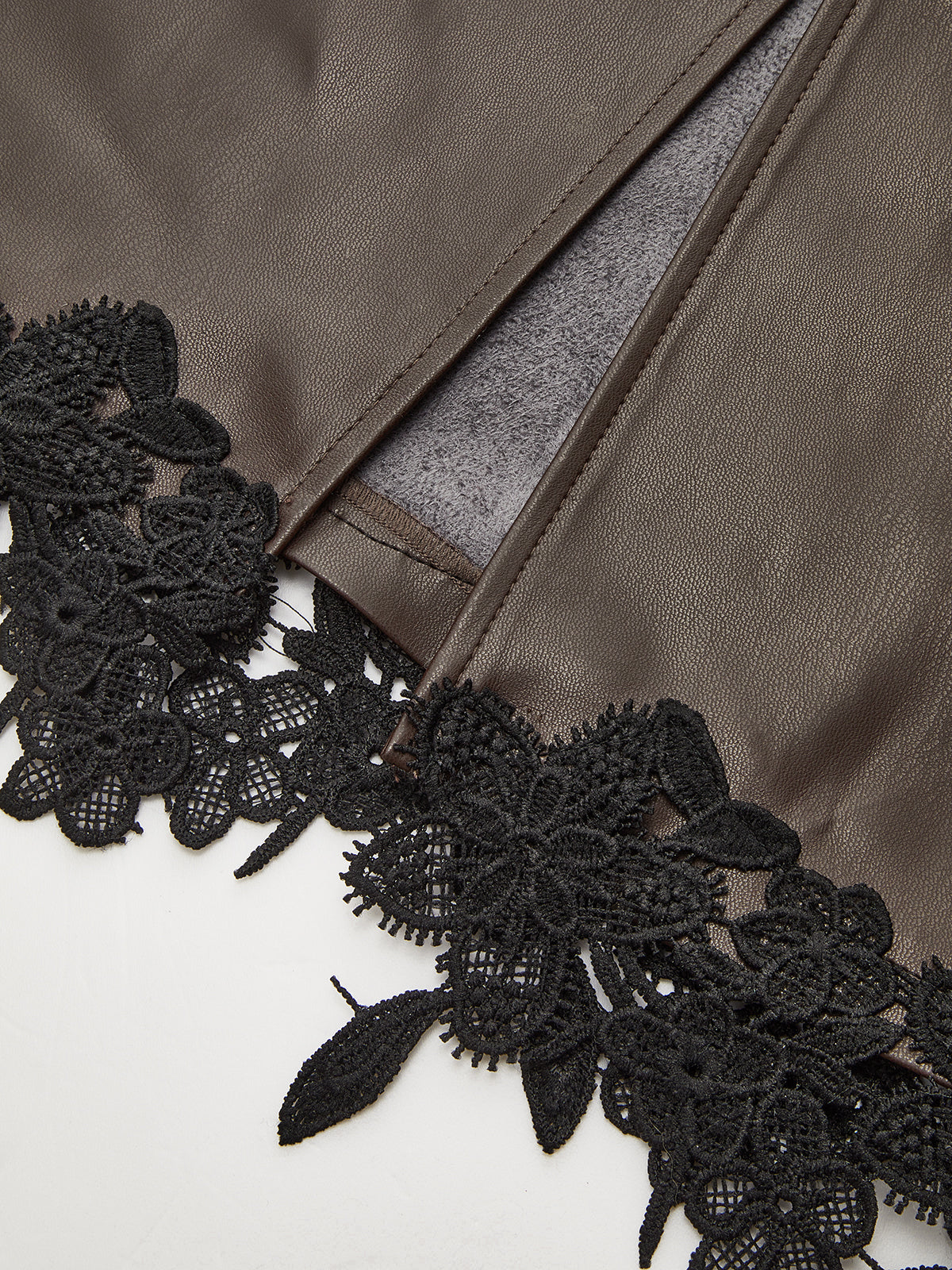 Robe longue sans manches en similicuir avec garniture en dentelle