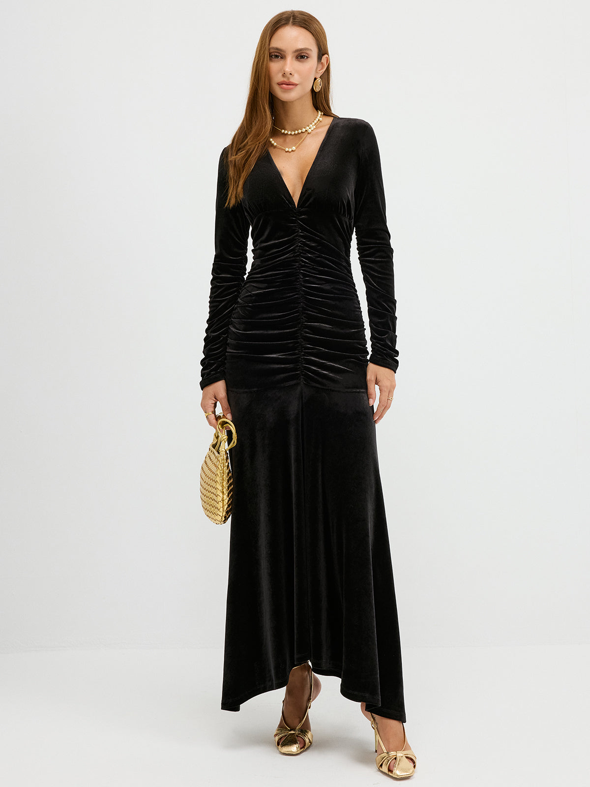 Robe longue en velours drapé décolleté plongeant