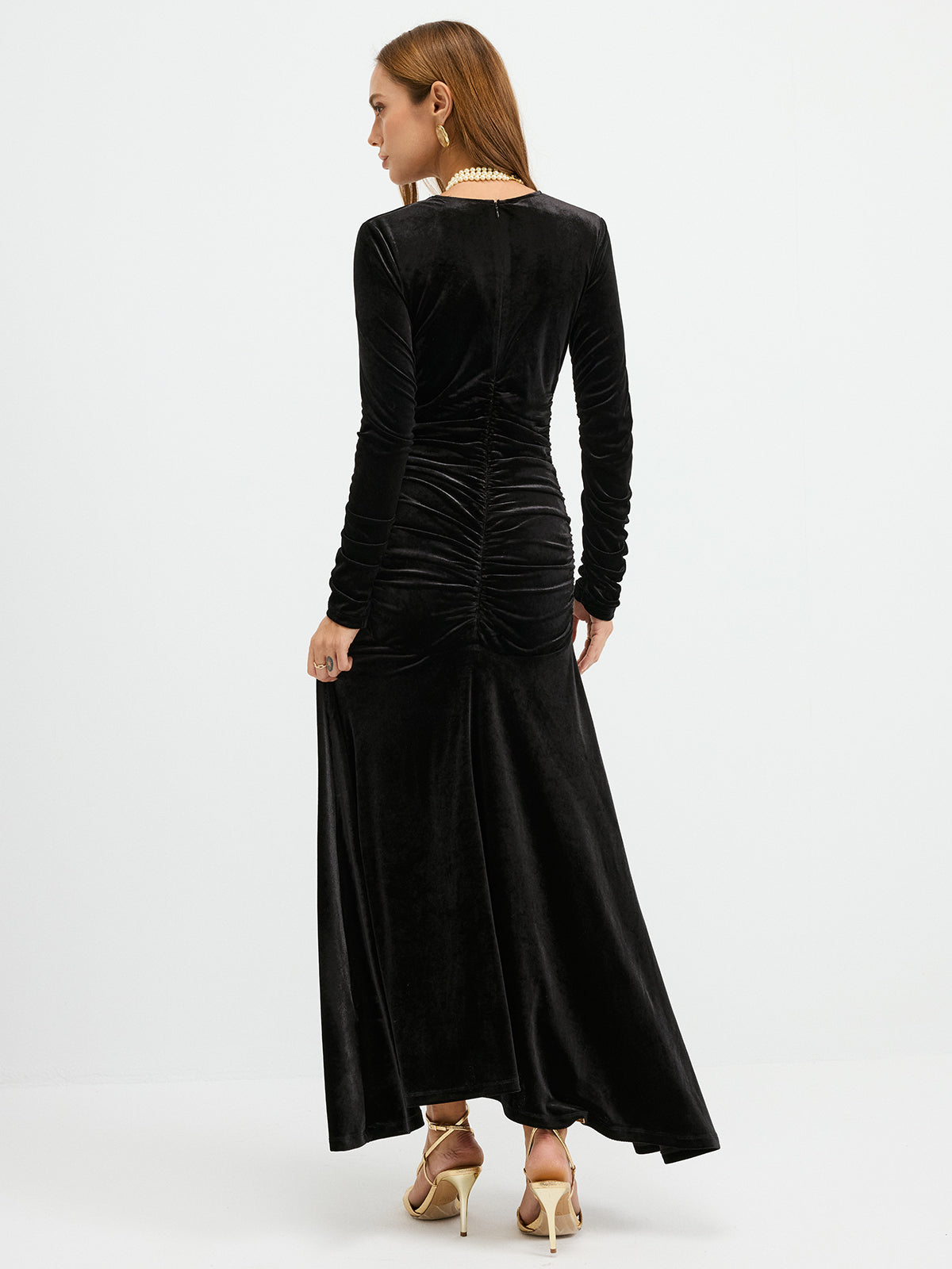 Robe longue en velours drapé décolleté plongeant