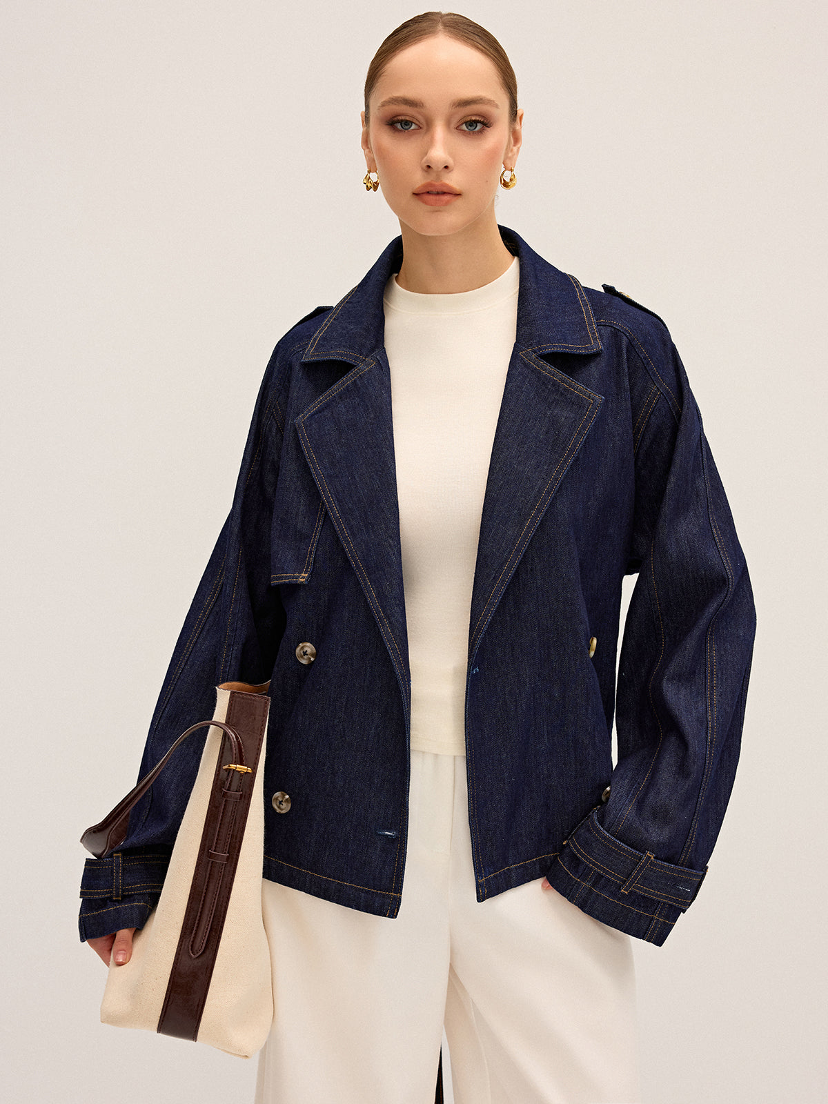 Kurzer Trenchcoat aus Denim