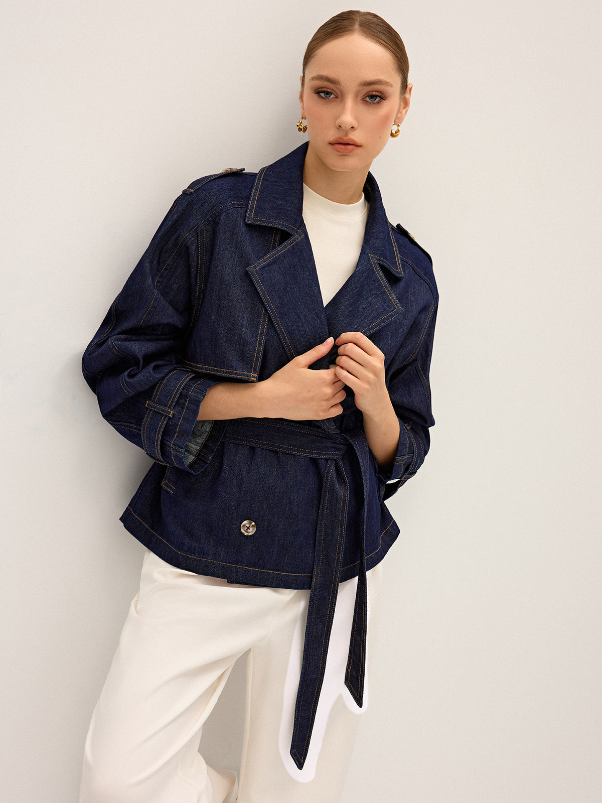 Kurzer Trenchcoat aus Denim