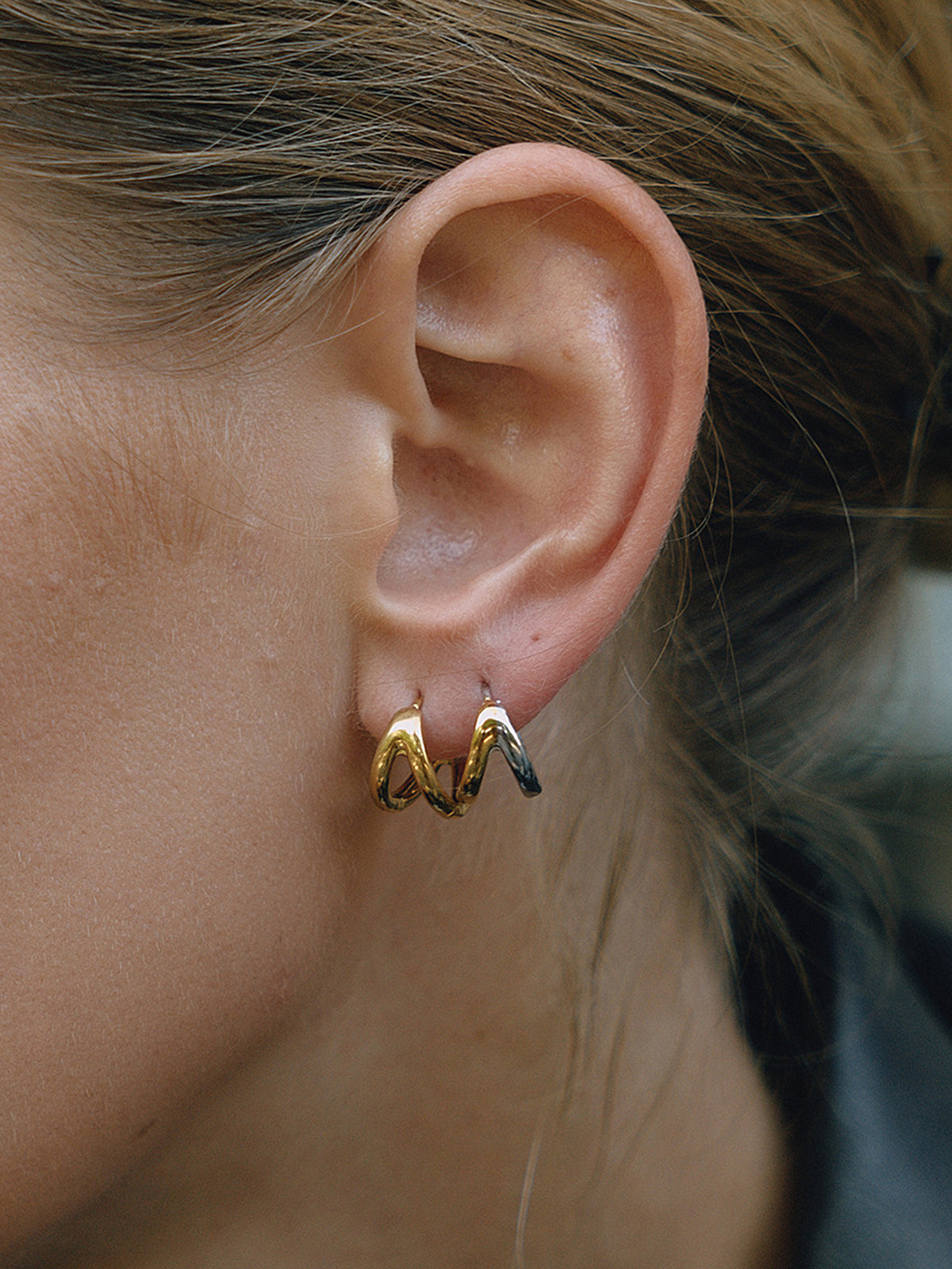Boucles d'oreilles créoles de forme irrégulière