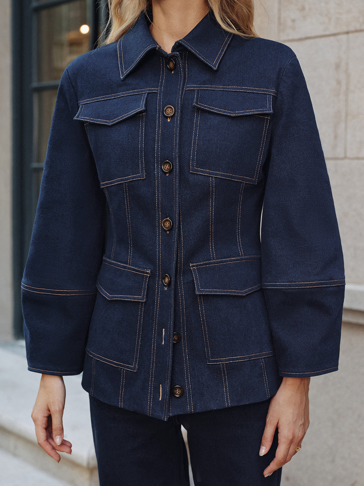 Jeansjacke mit Kontrastnähten