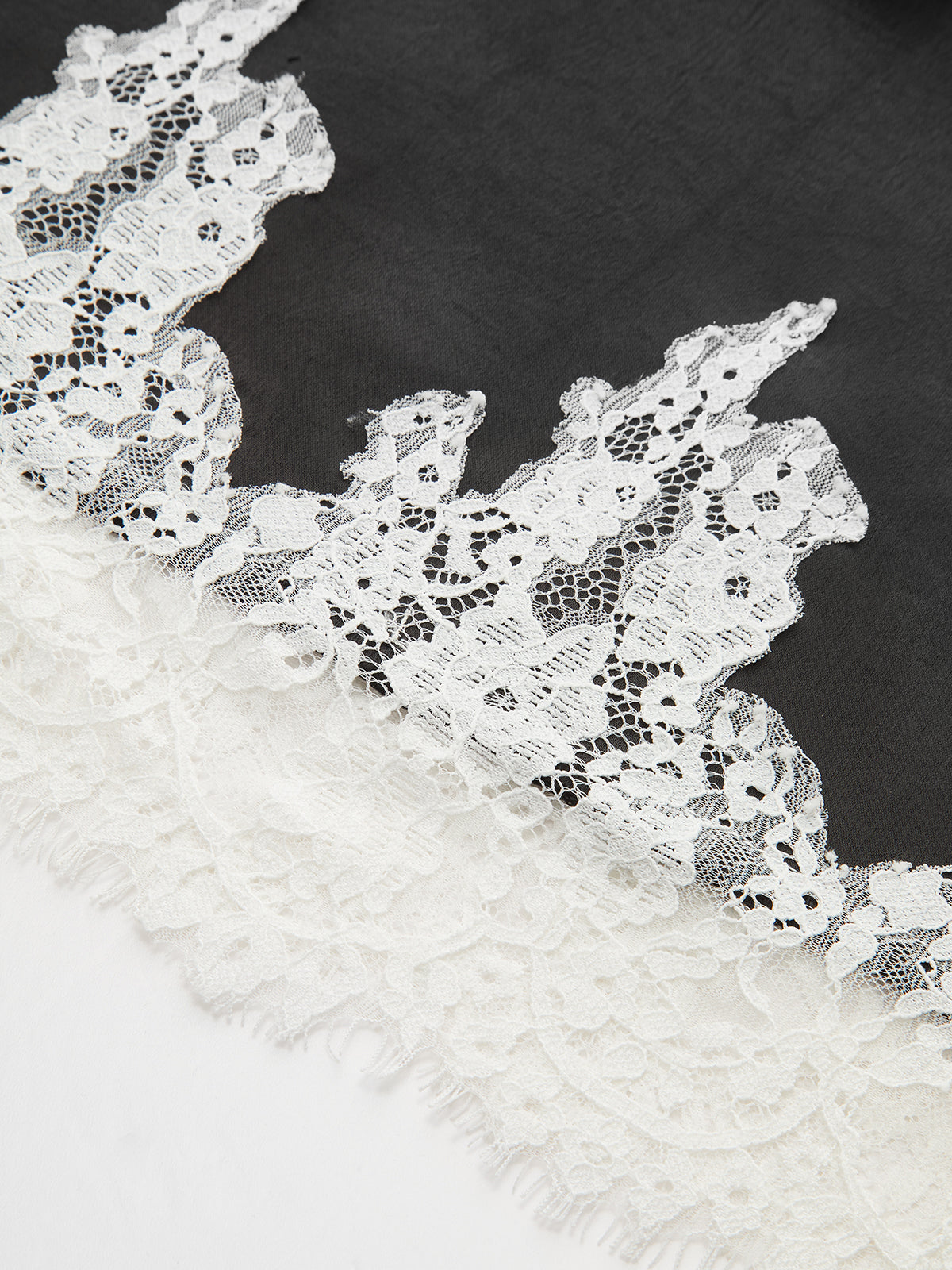 Satin-Maxirock mit Spitzenbesatz