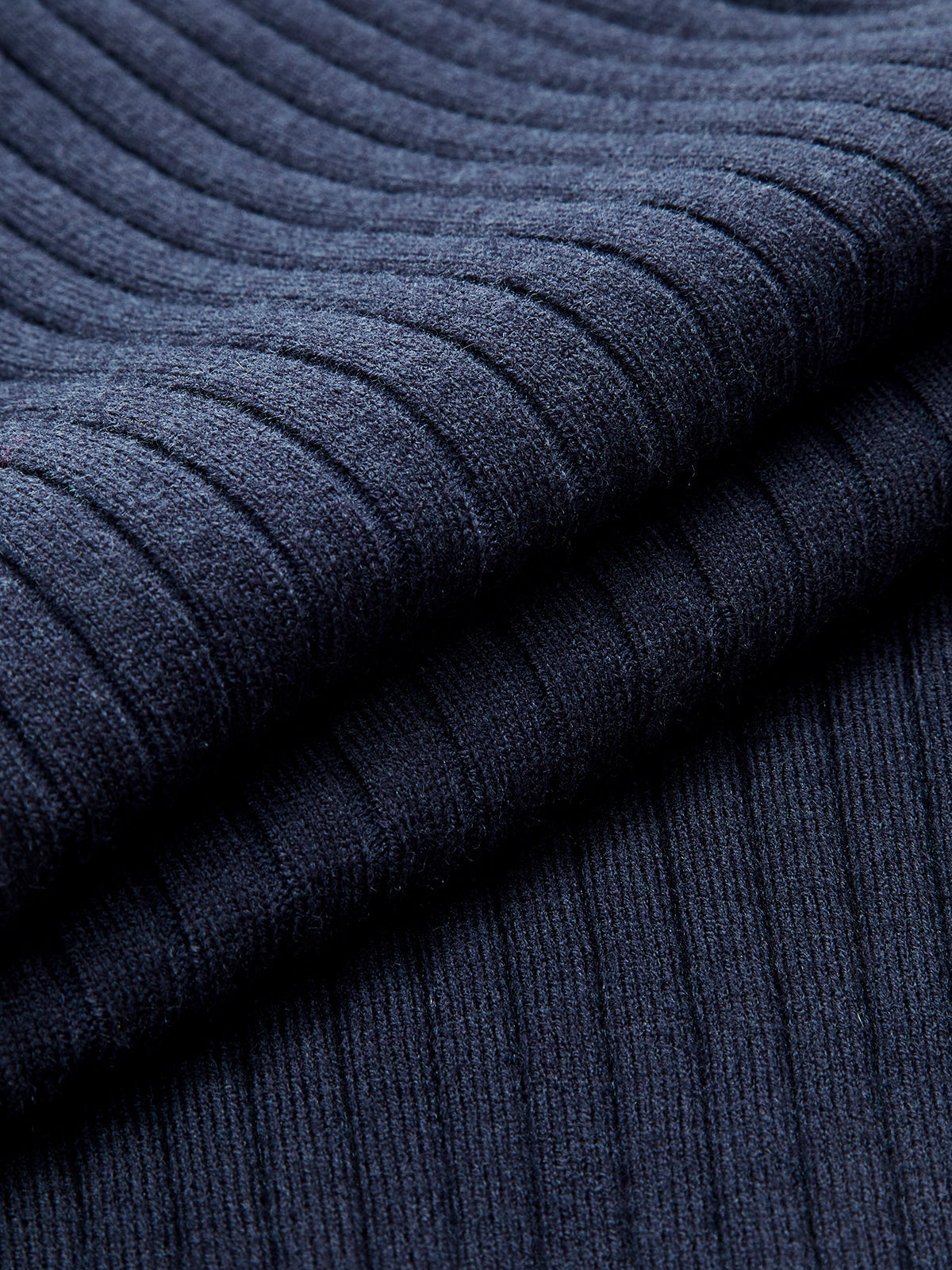 Pull à col roulé à poignets évasés contrastés