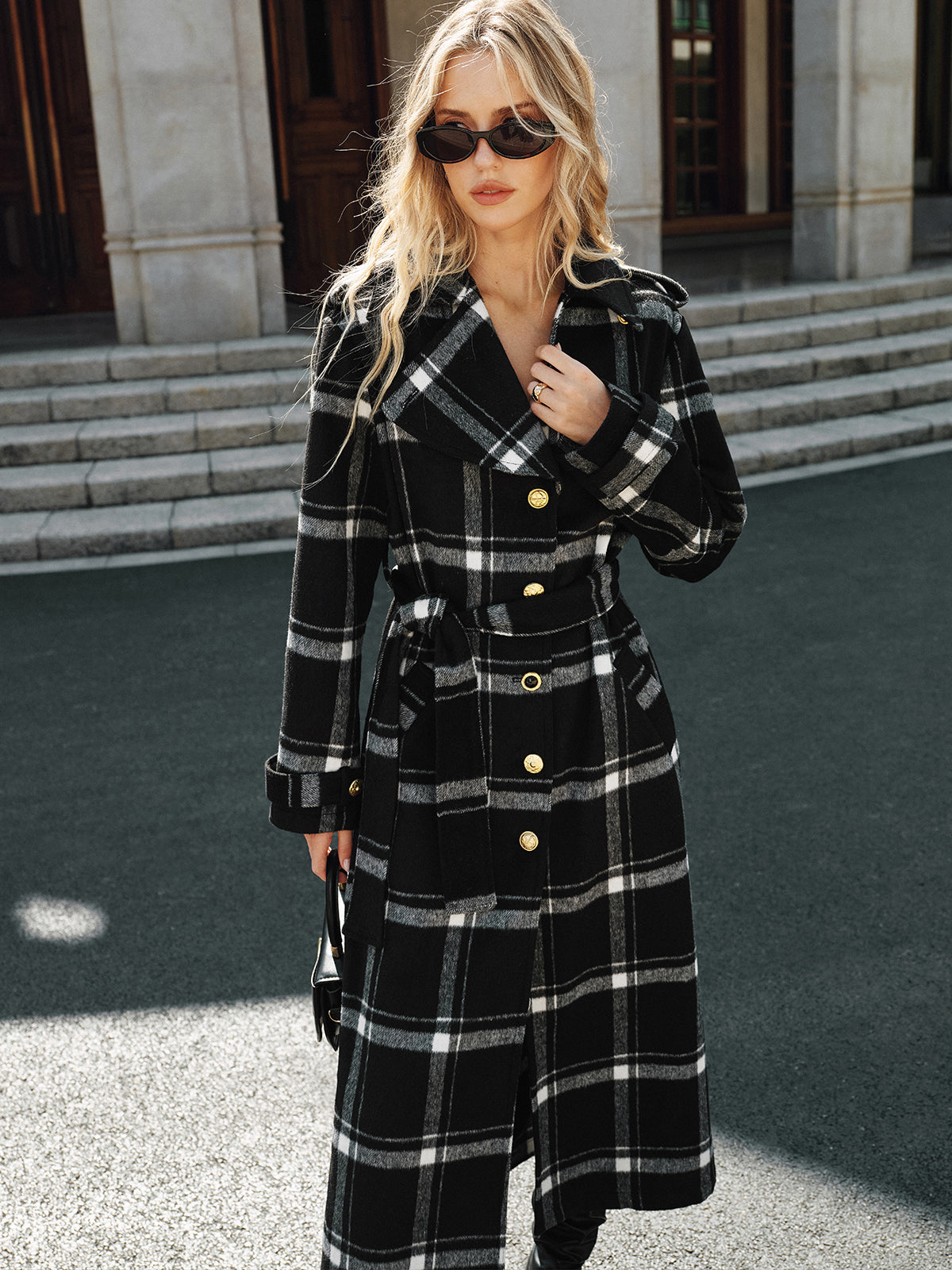 Trench-coat ceinturé à carreaux en mélange de laine