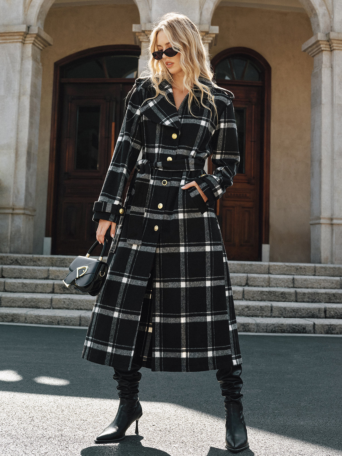 Trench-coat ceinturé à carreaux en mélange de laine