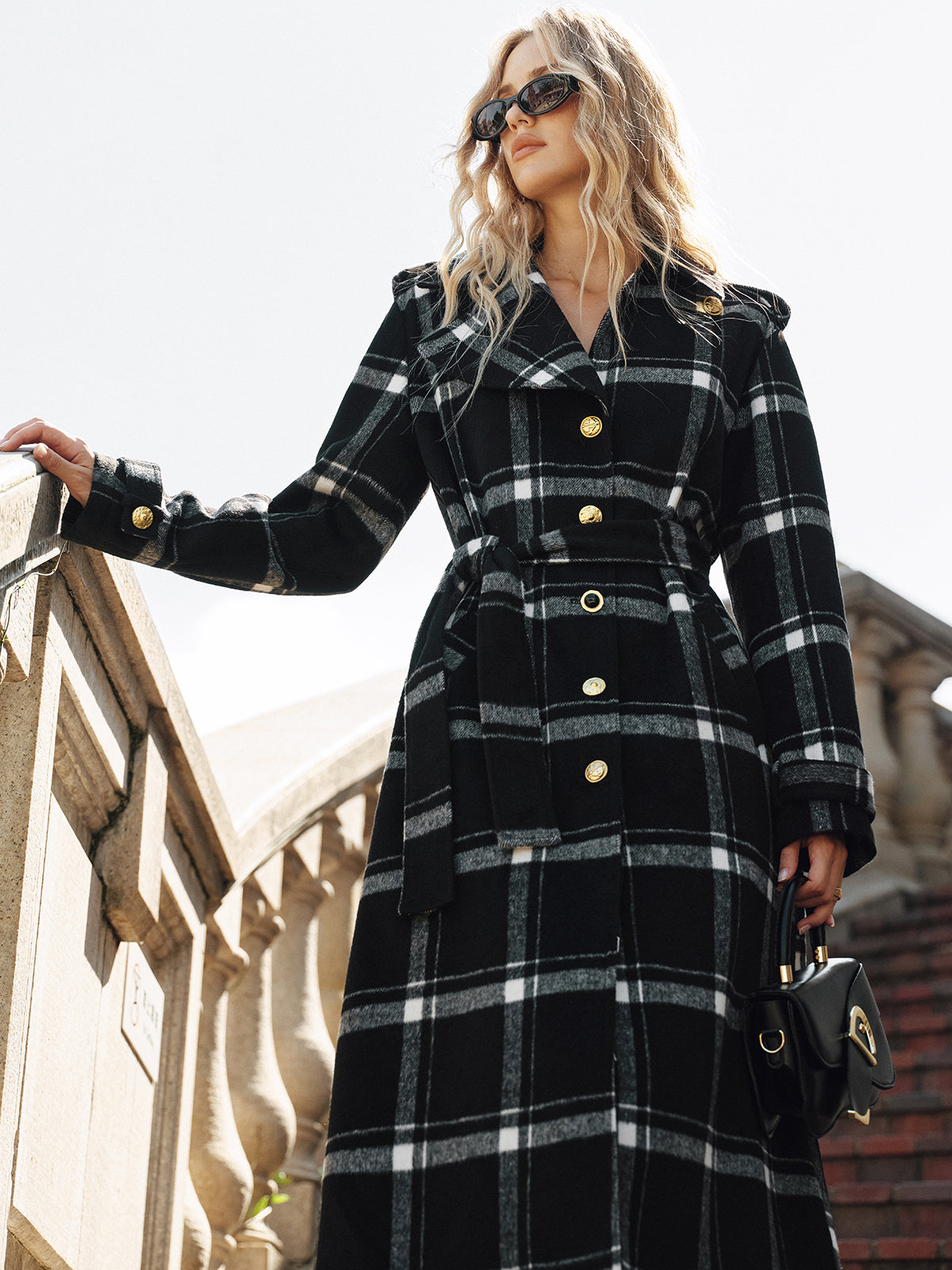 Trench-coat ceinturé à carreaux en mélange de laine