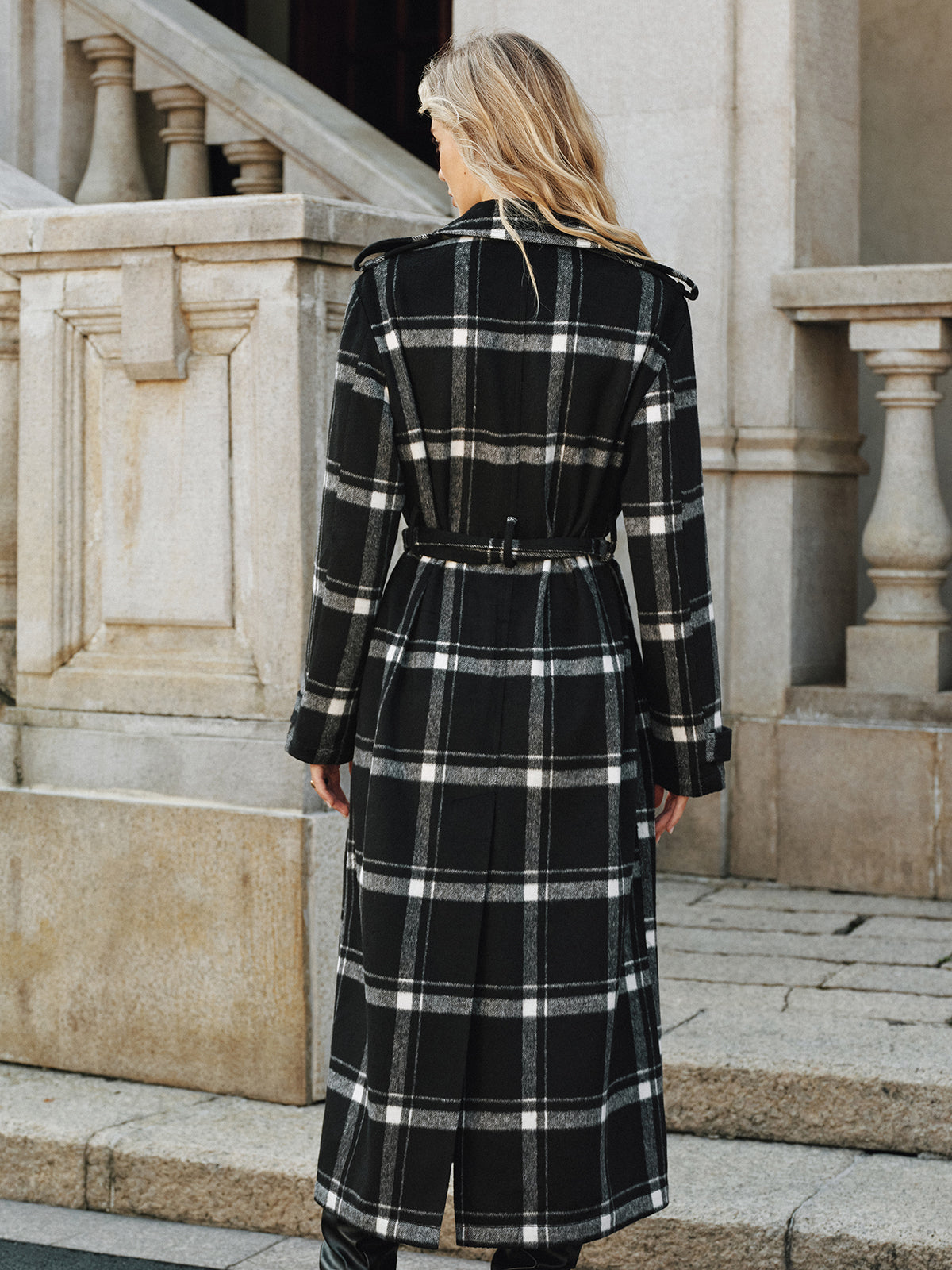 Trench-coat ceinturé à carreaux en mélange de laine