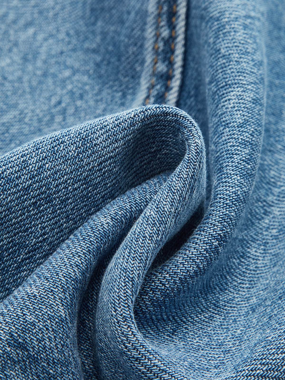 Jean en denim à jambes incurvées