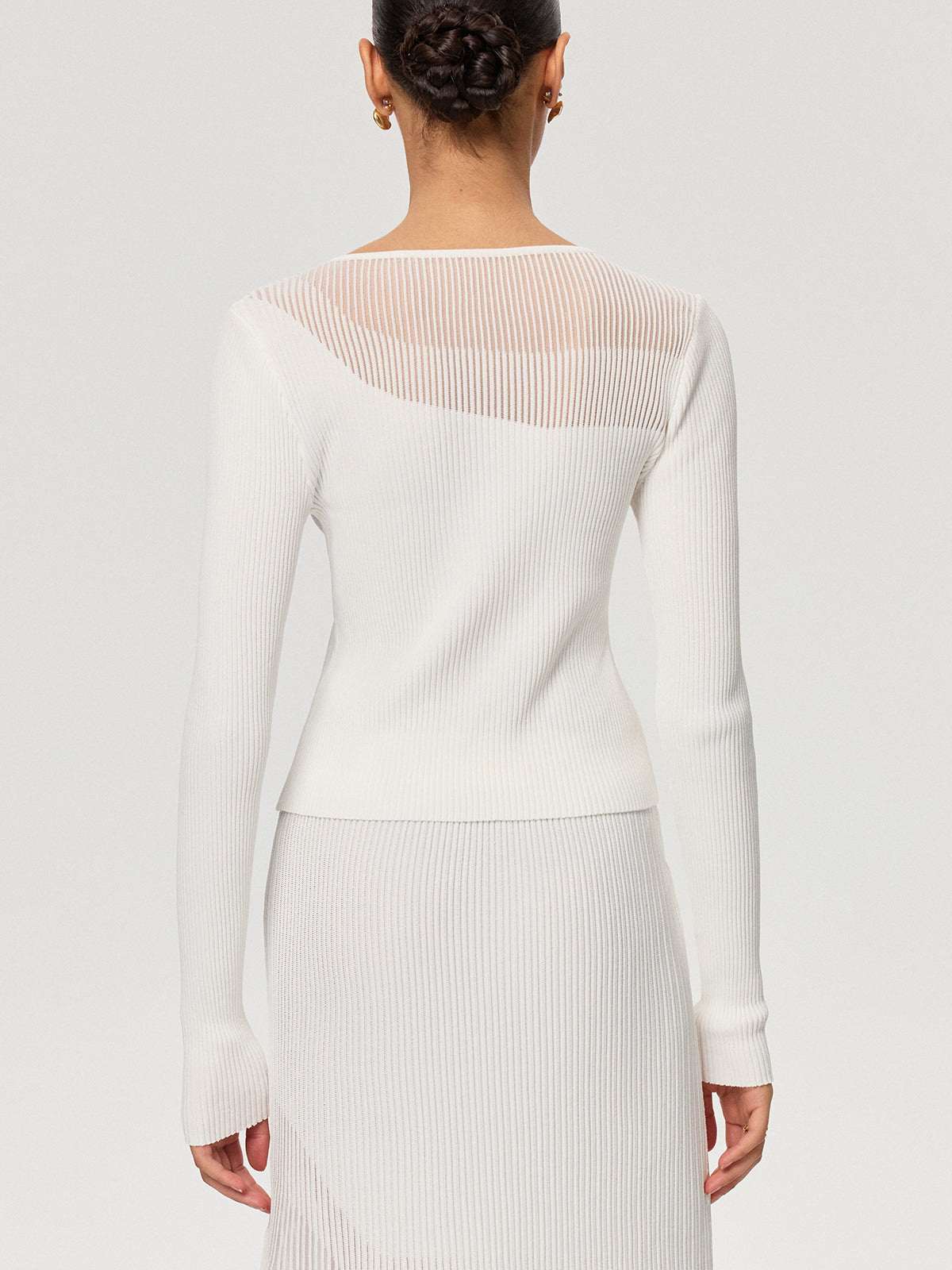 Geripptes Stricktop mit transparenten Einsätzen