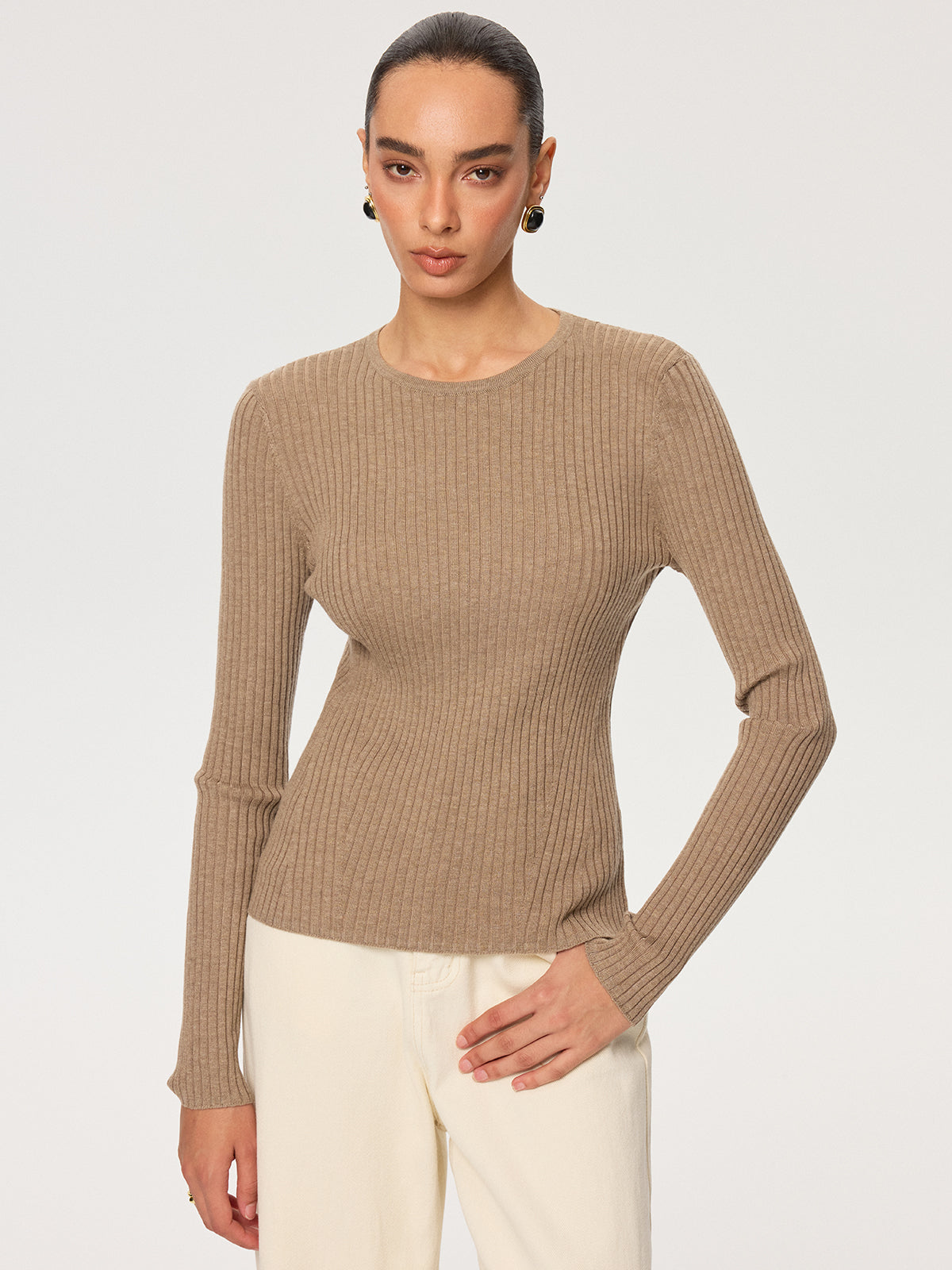 Pull en mélange de laine côtelé à découpes au dos