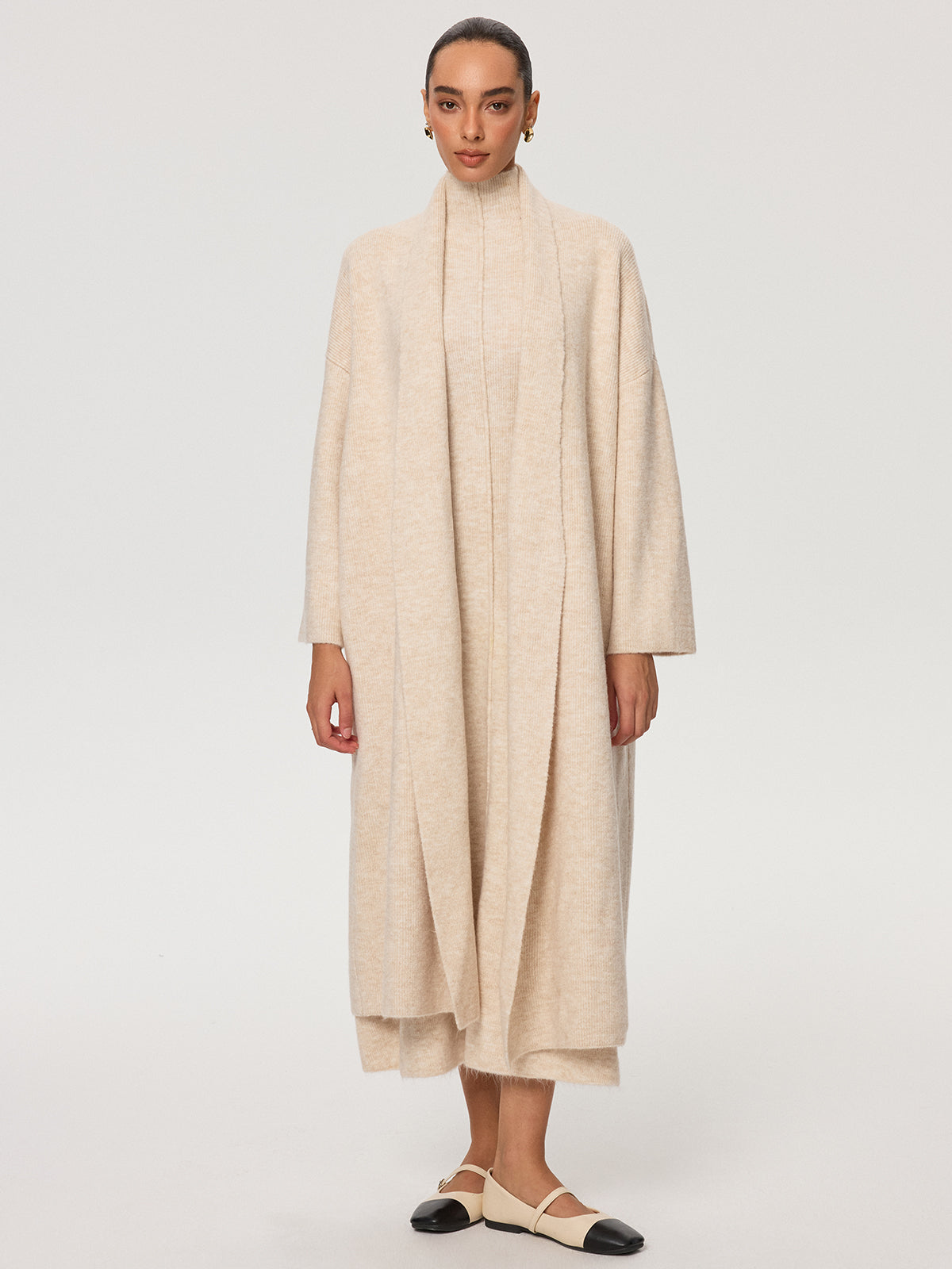 Strickmantel und ärmelloses Rollkragenkleid Zweiteiler