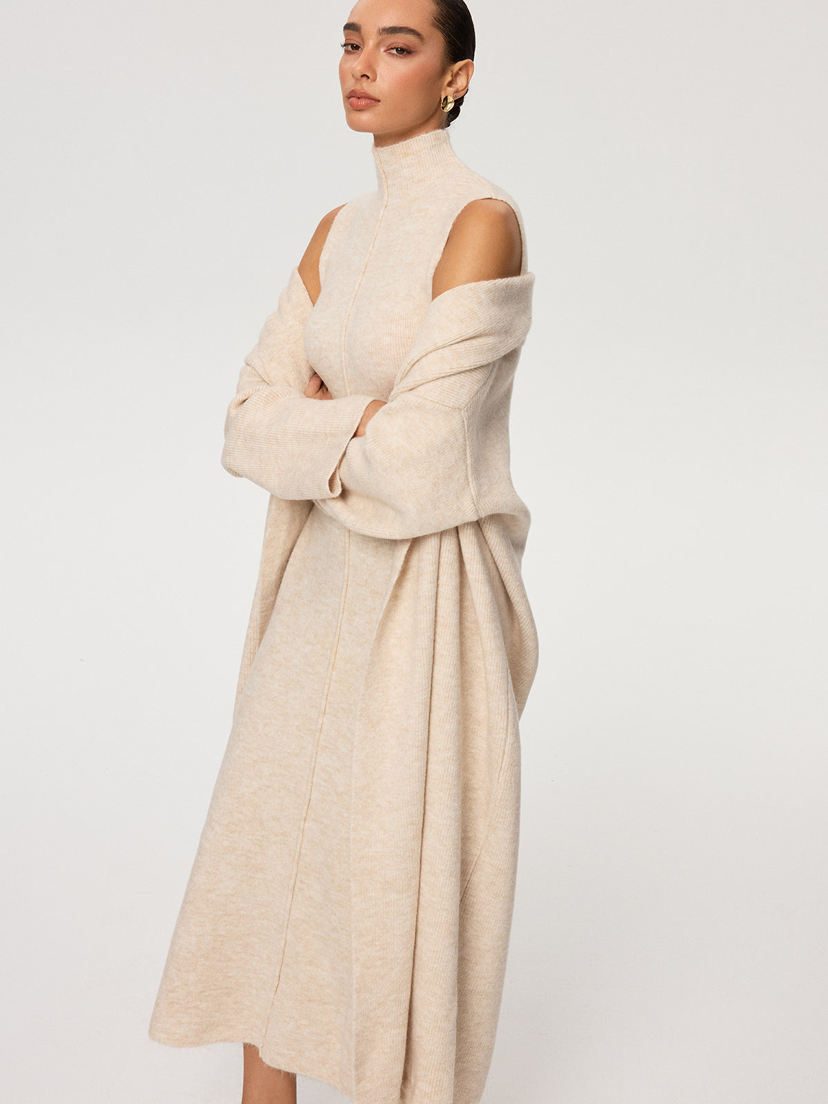 Ensemble deux-pièces composé d'un manteau en maille et d'une robe sans manches à col roulé
