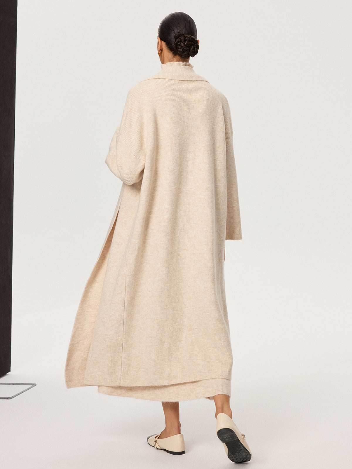 Strickmantel und ärmelloses Rollkragenkleid Zweiteiler