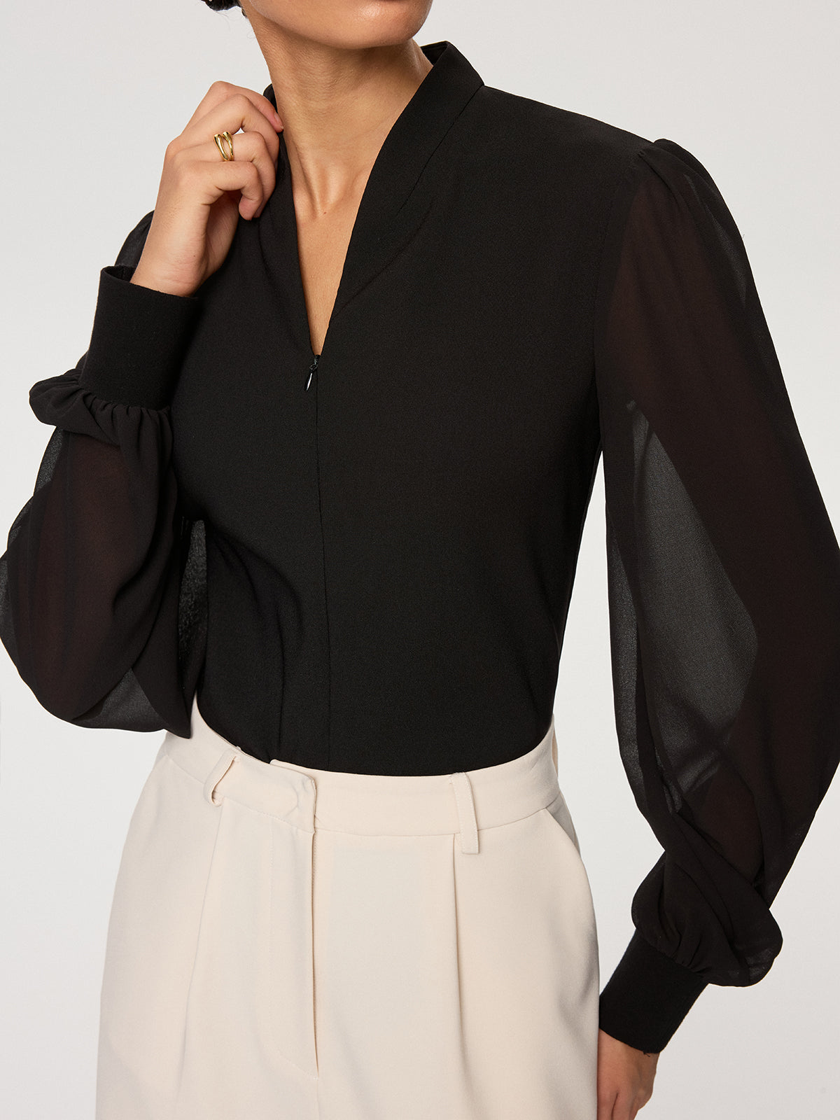 Chiffonbluse mit Reißverschlussdetail an den Ärmeln