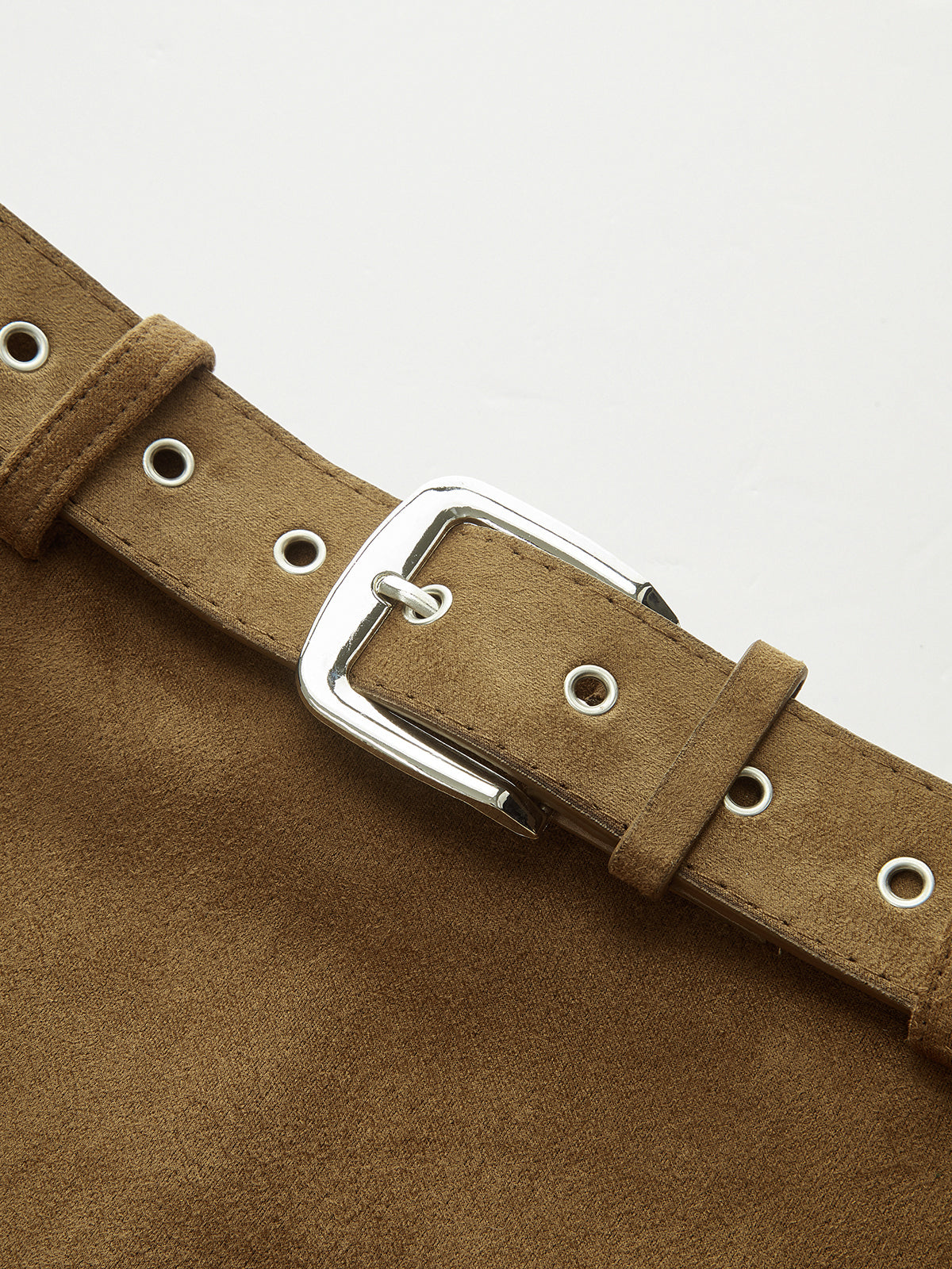 Minirock aus Wildleder mit Gürtel