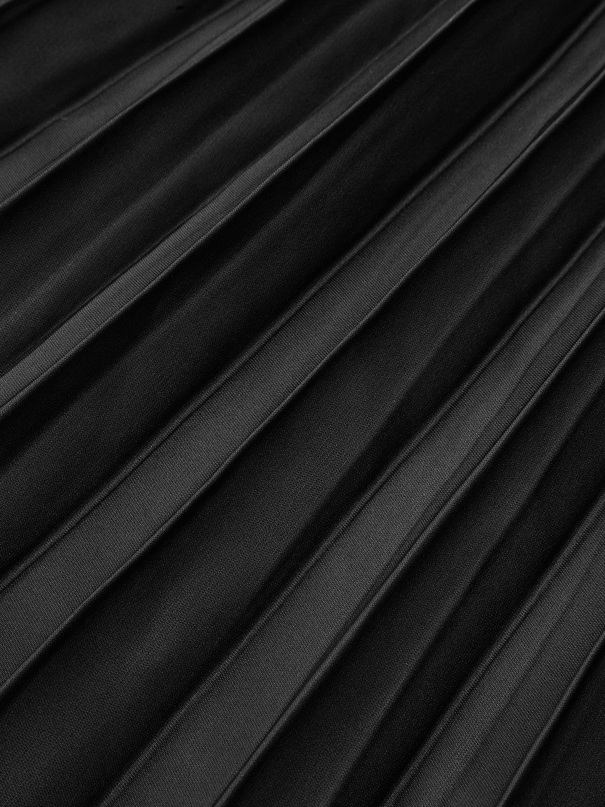 Plissiertes Langarm-Hemdblusenkleid mit Gürtel