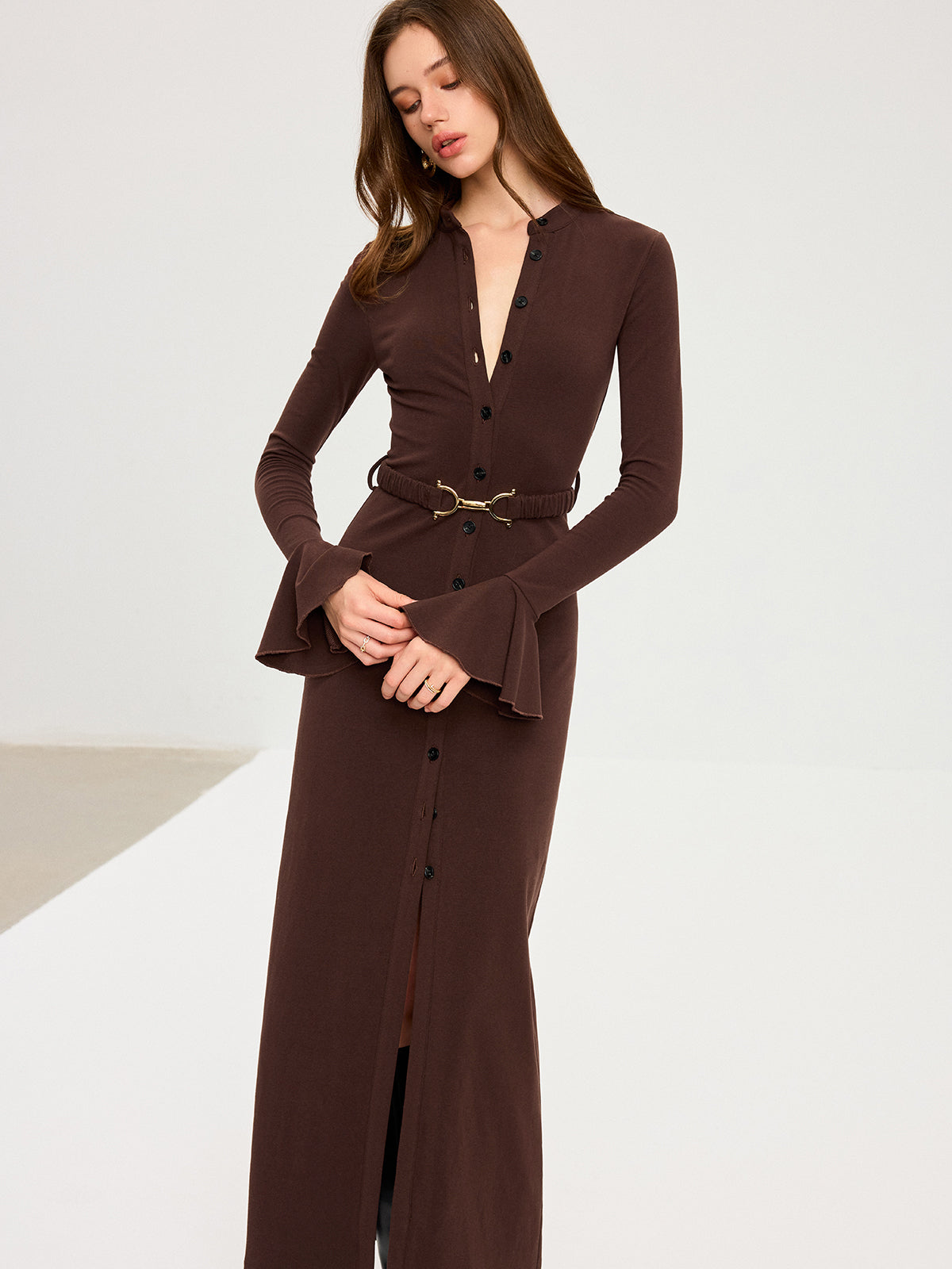 Robe longue boutonnée à manches évasées