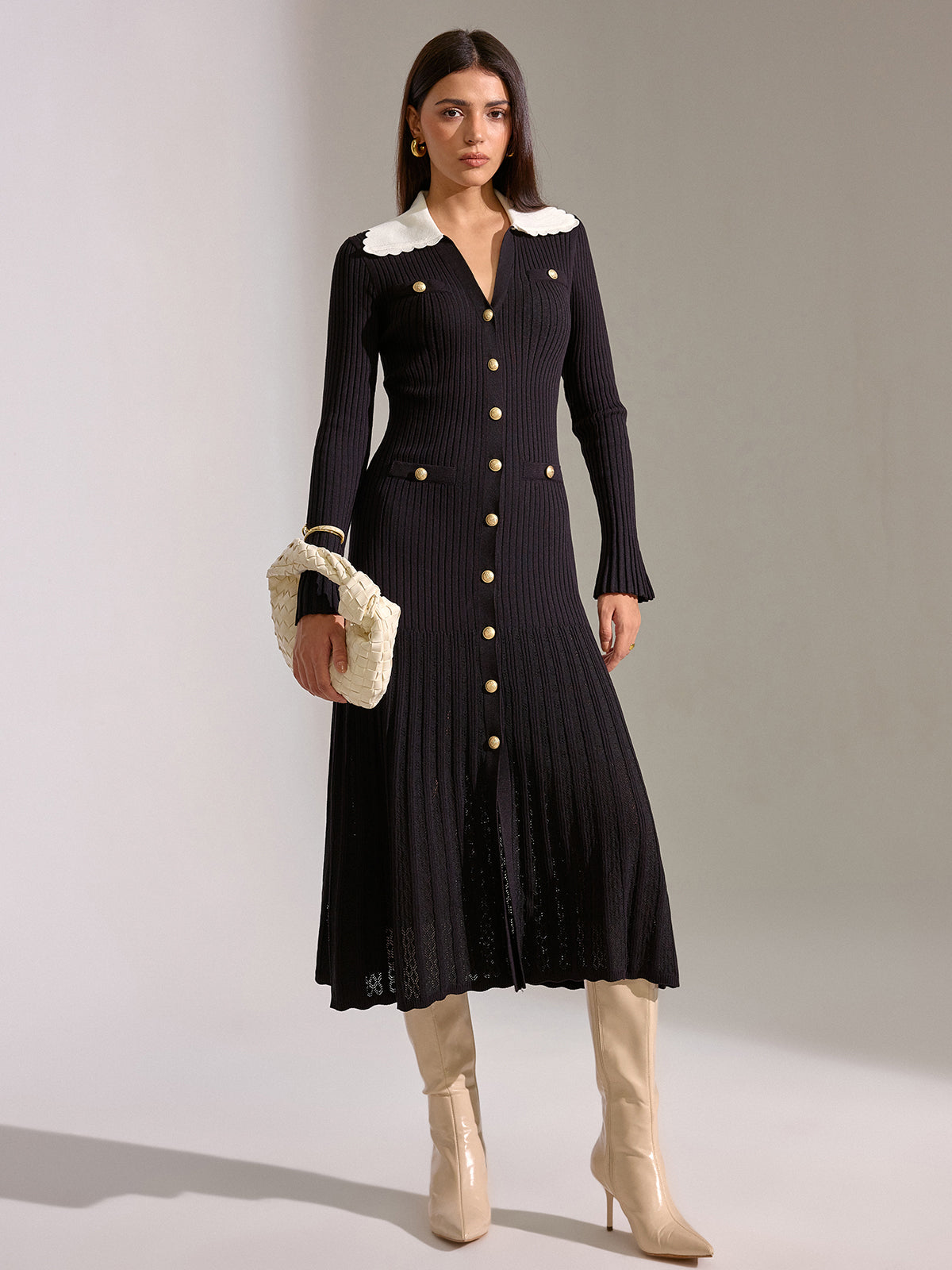 V-Ausschnitt Strickkleid mit Kragen und Knöpfen