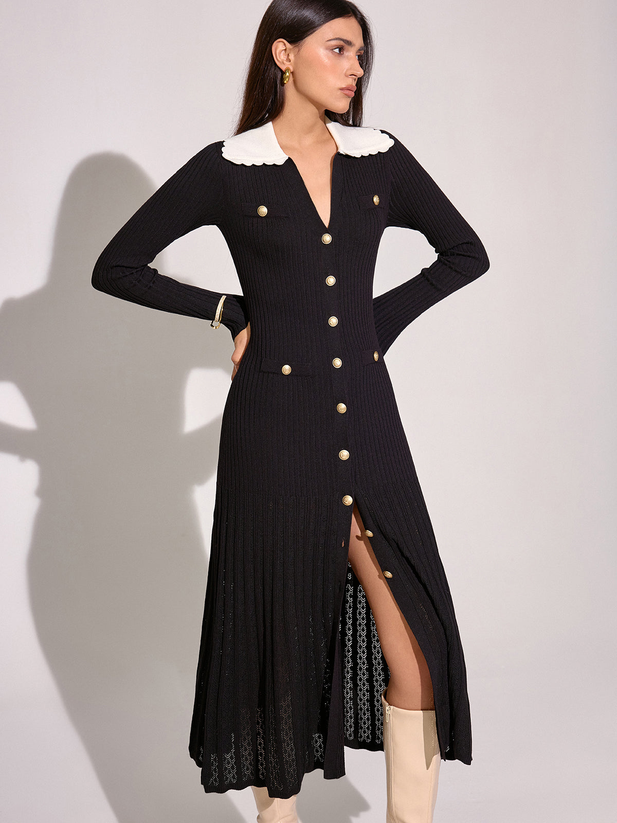 V-Ausschnitt Strickkleid mit Kragen und Knöpfen