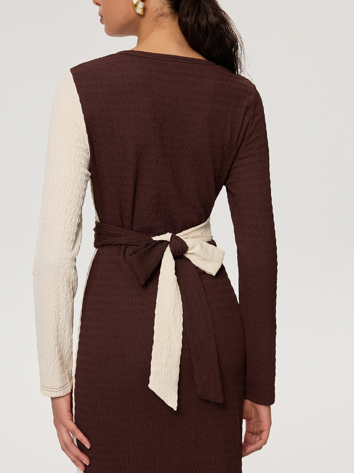Robe longue color-block texturée à bretelles croisées