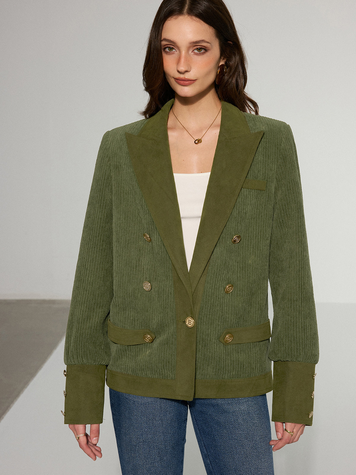 Blazer en velours côtelé avec revers et boutons métalliques