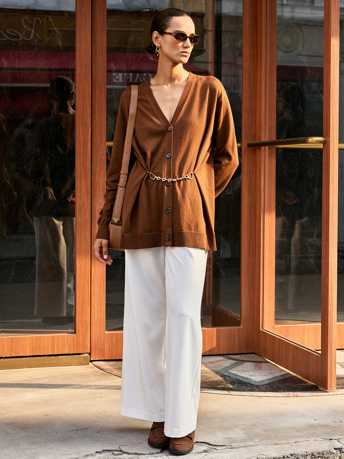 Cardigan en laine mélangée à col en V et chaîne métallique