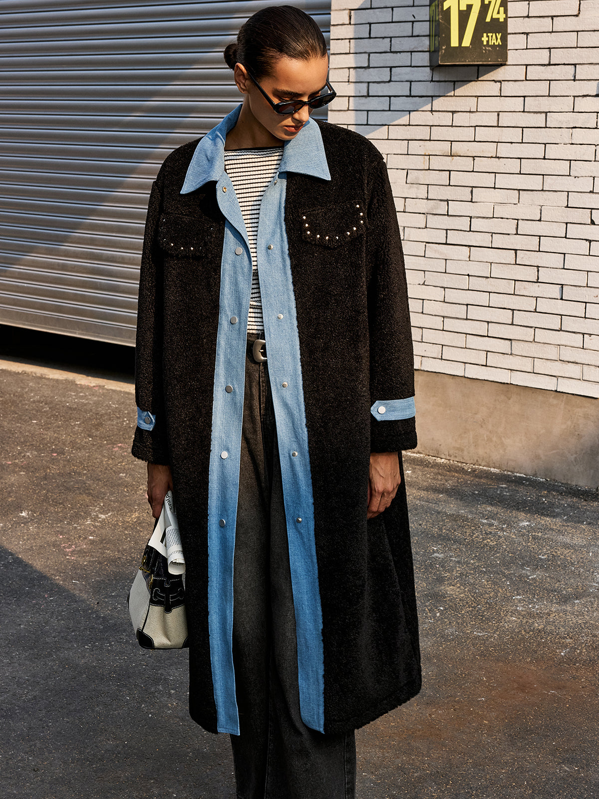 Manteau long en fausse fourrure à empiècements en jean