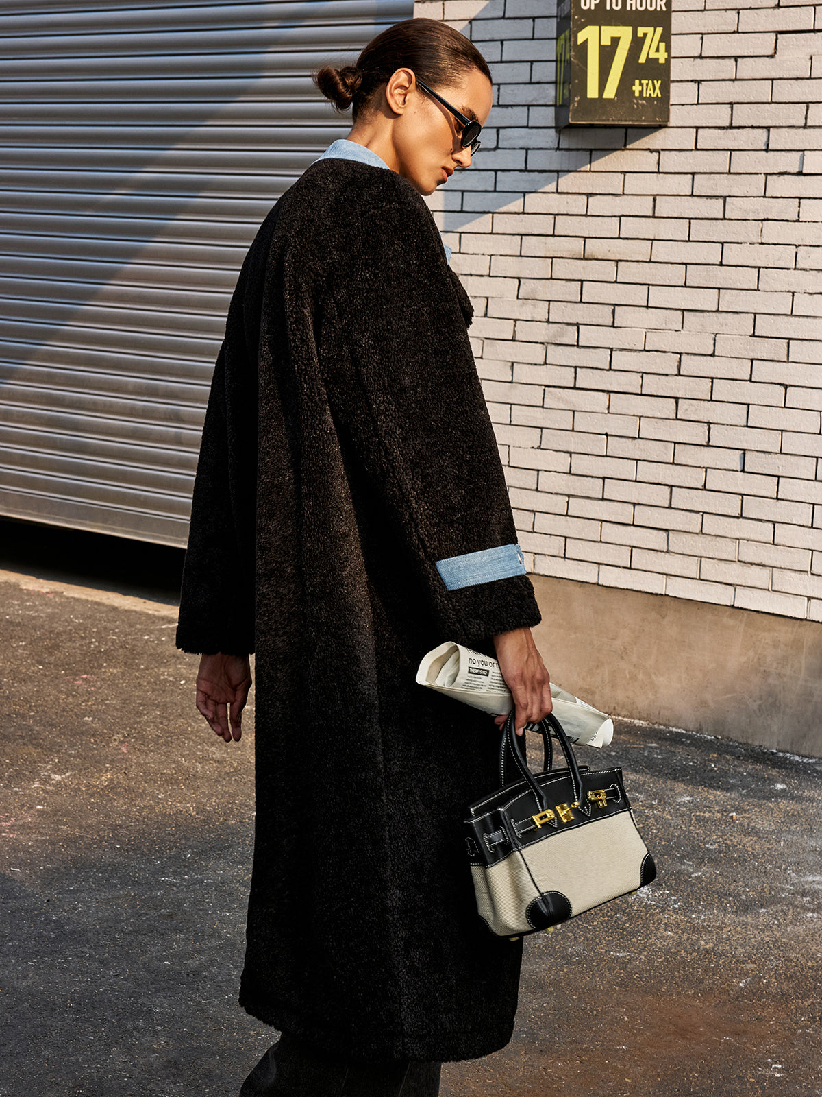 Manteau long en fausse fourrure à empiècements en jean