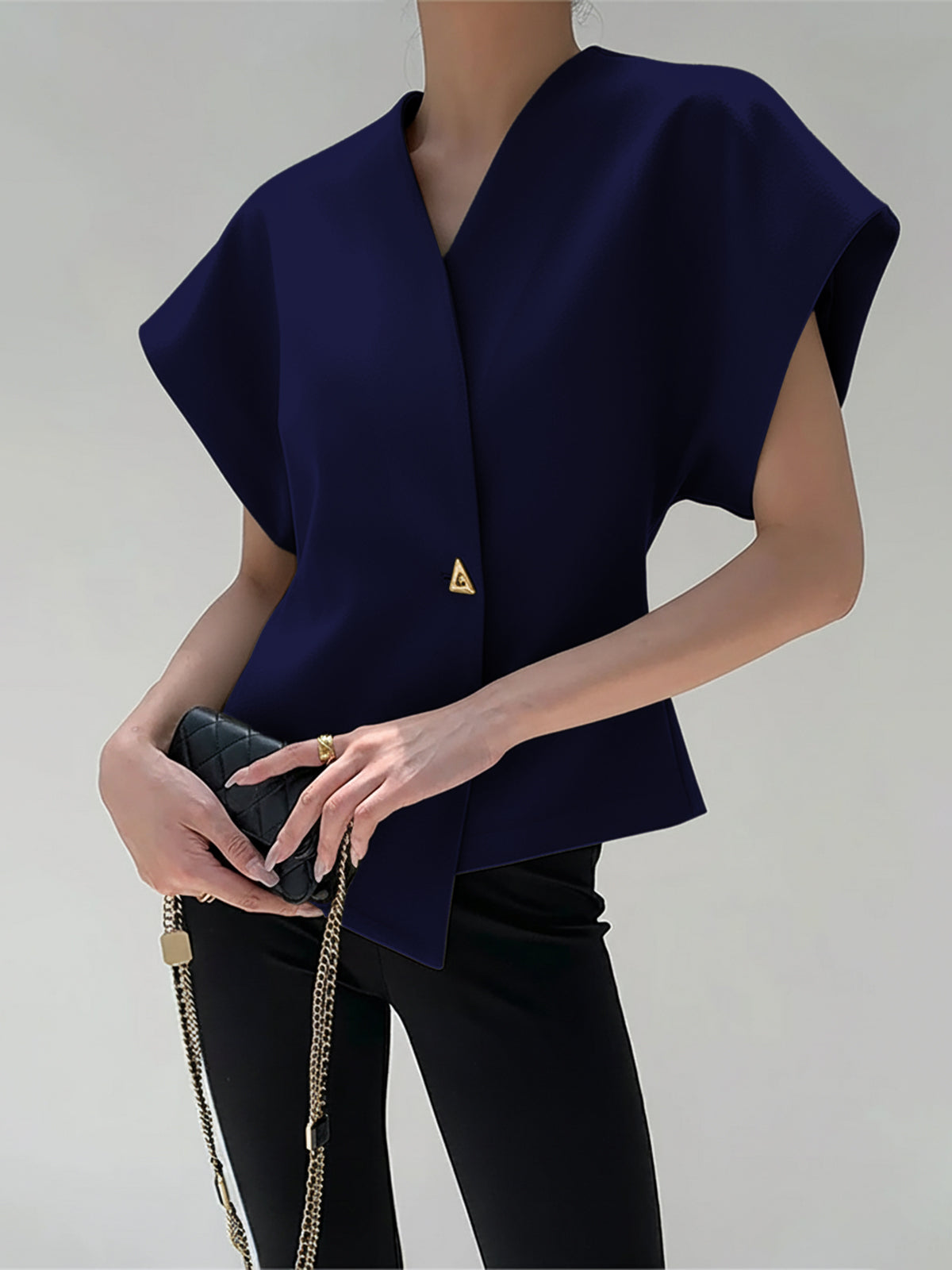 Trendige Bluse mit V-Ausschnitt und Knopfleiste