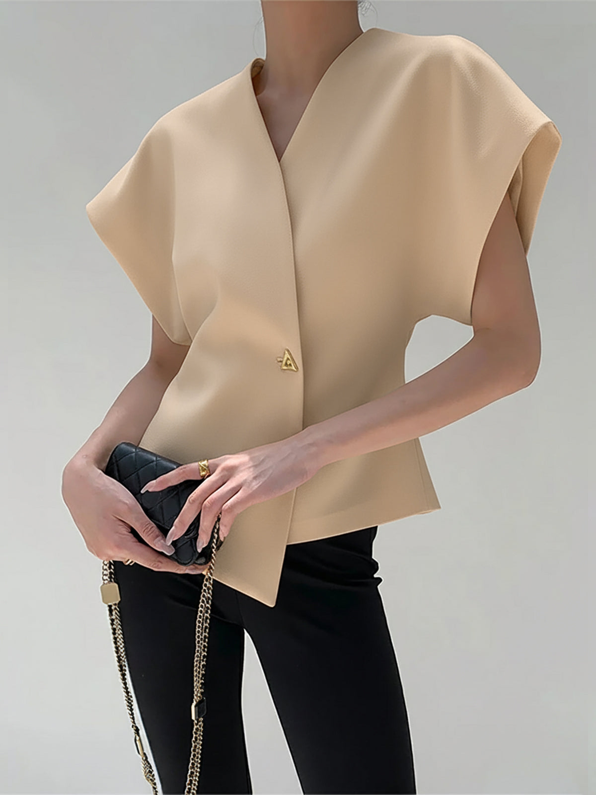 Trendige Bluse mit V-Ausschnitt und Knopfleiste