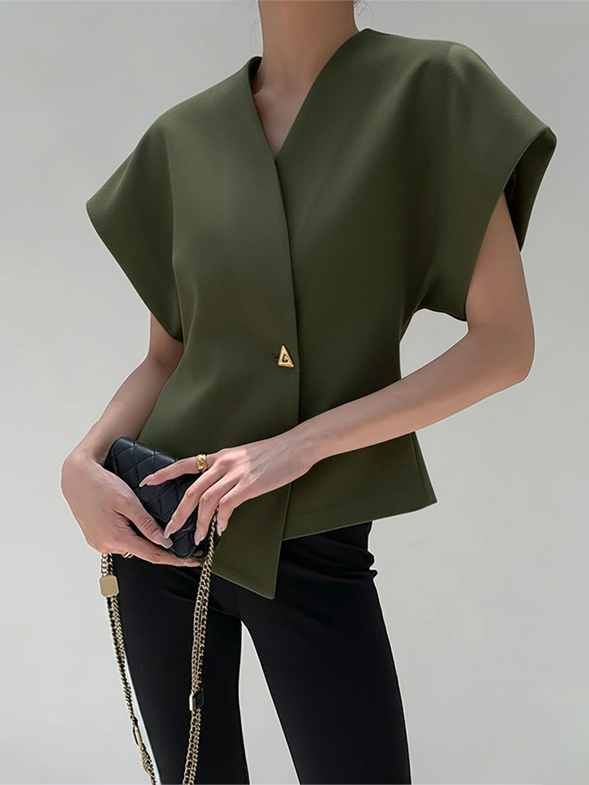 Trendige Bluse mit V-Ausschnitt und Knopfleiste