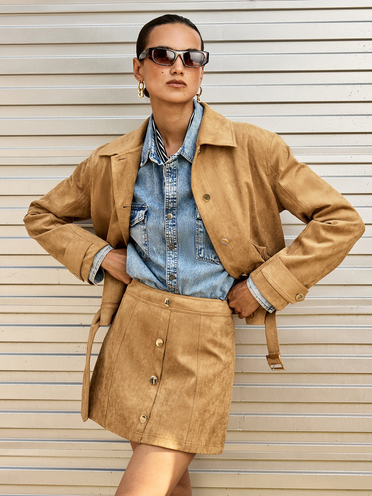 Minirock mit Zierknöpfen in Wildlederoptik