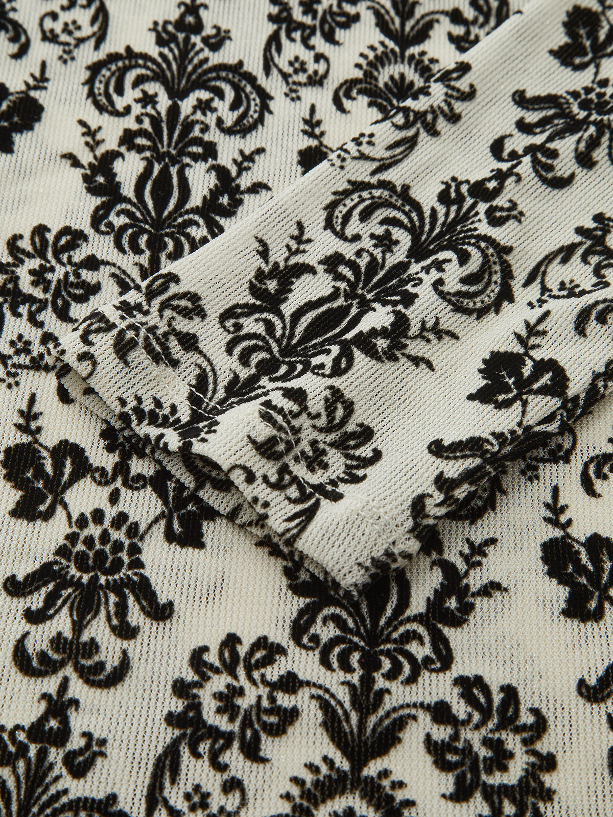 T-Shirt mit Damastdruck und Stehkragen