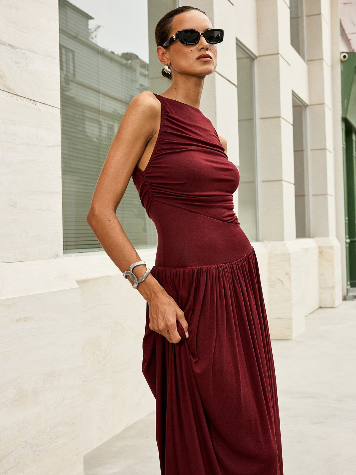 Ärmelloses Maxikleid mit Raffung