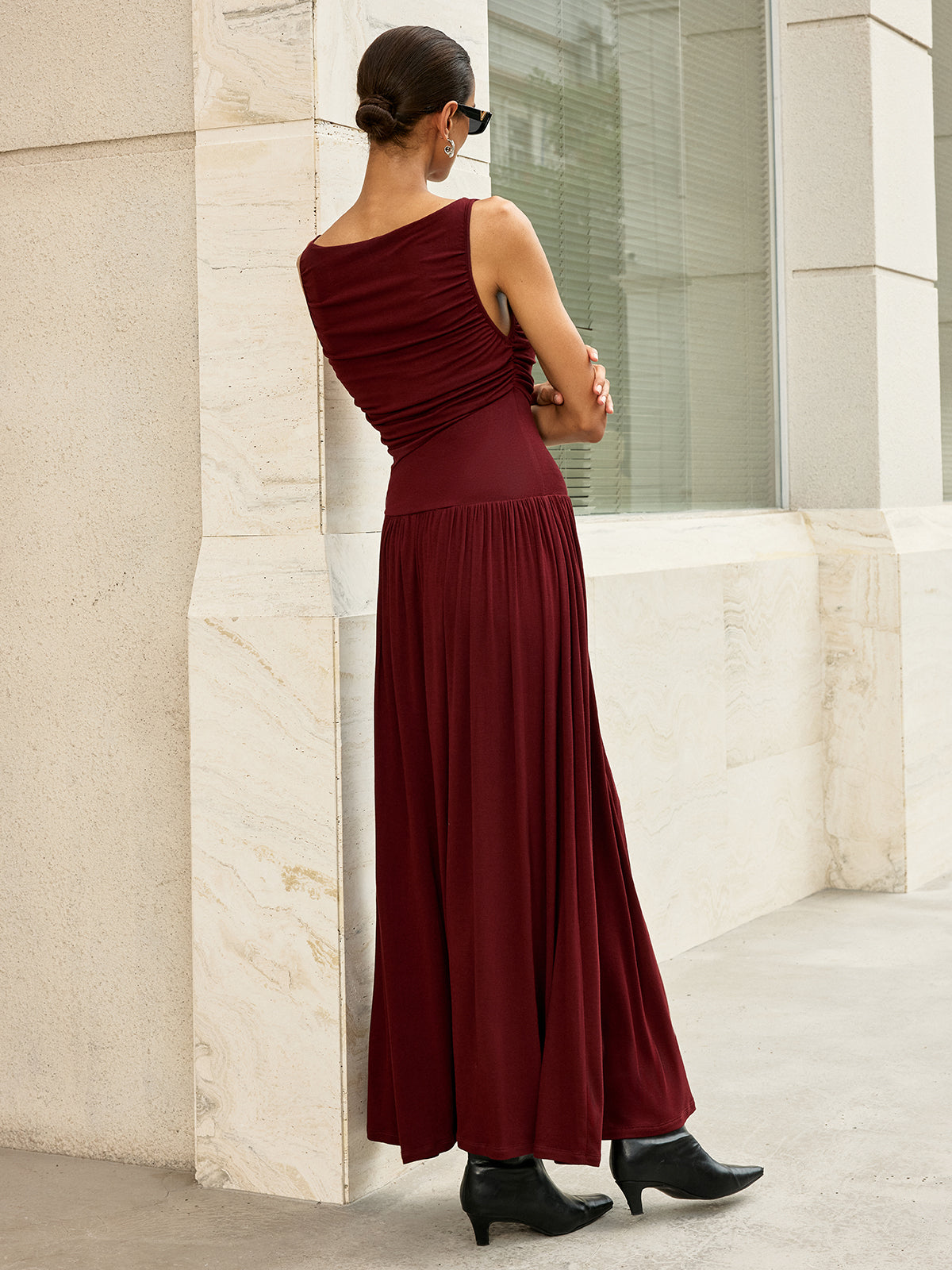 Robe longue sans manches froncée