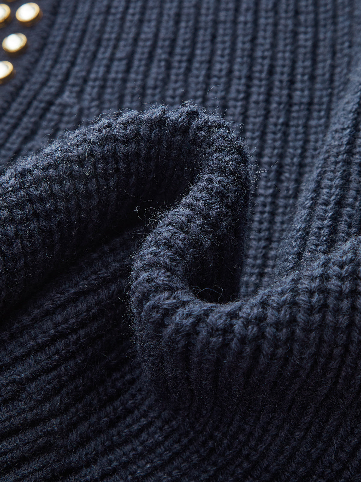Pull en V en laine mélangée avec col clouté