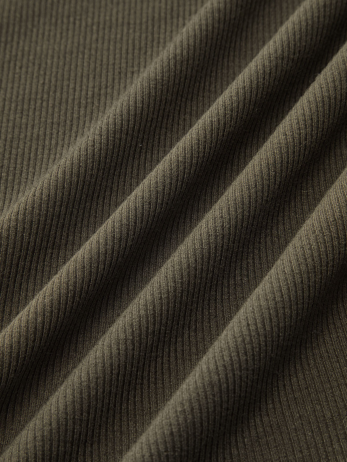 Robe courte asymétrique à fronces et corde tressée