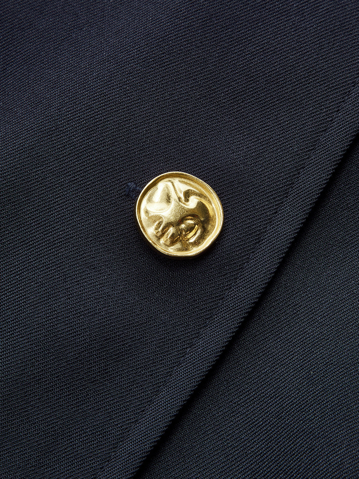 Kurze Jacke mit Metallknöpfen