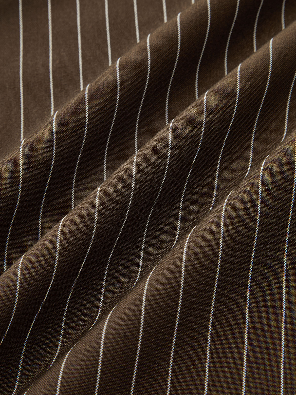 Gestreifte Bundfaltenhose mit Gürtel