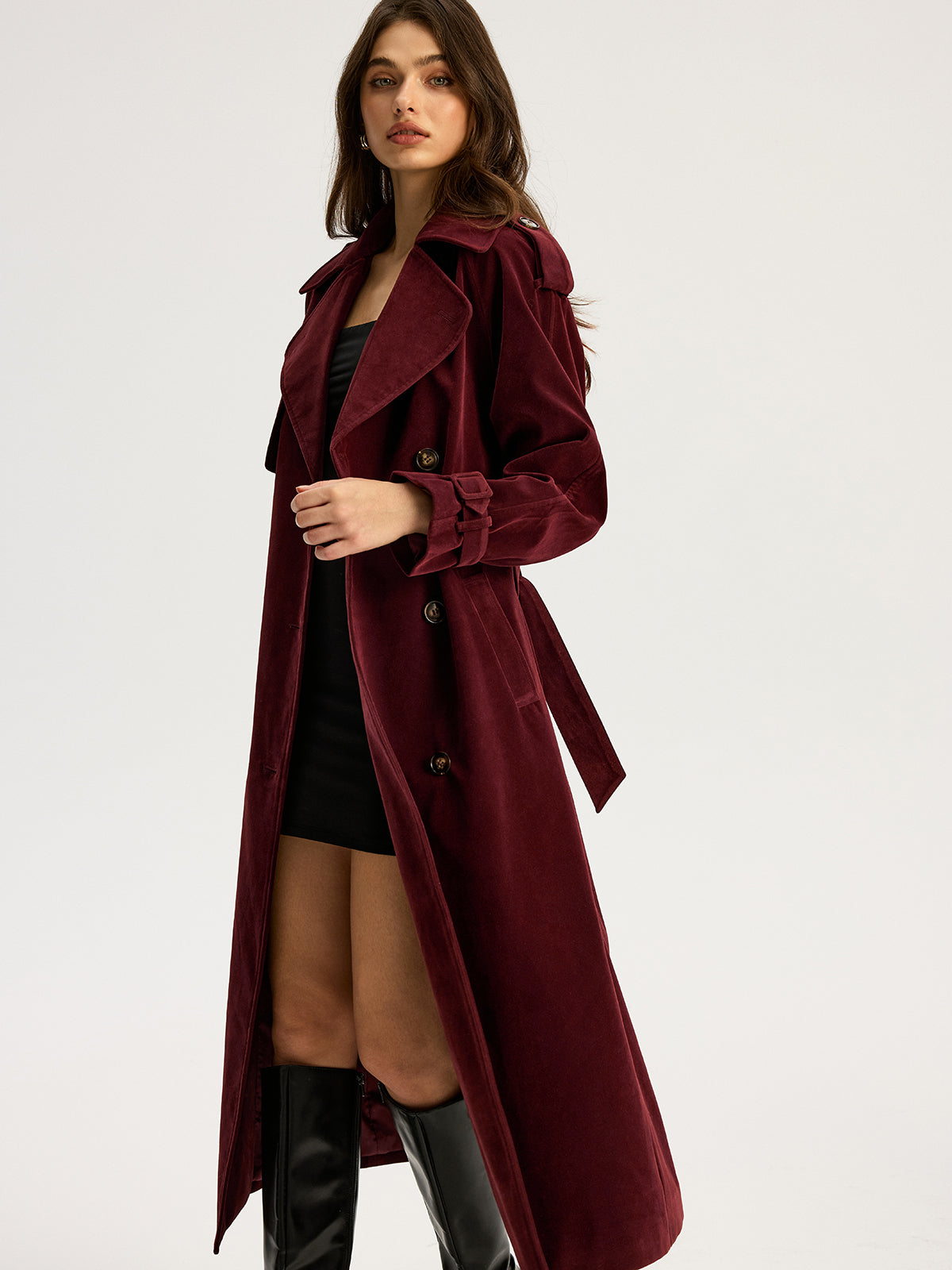 Gürtel-Trenchcoat in Wildlederoptik mit doppelreihiger Knopfleiste