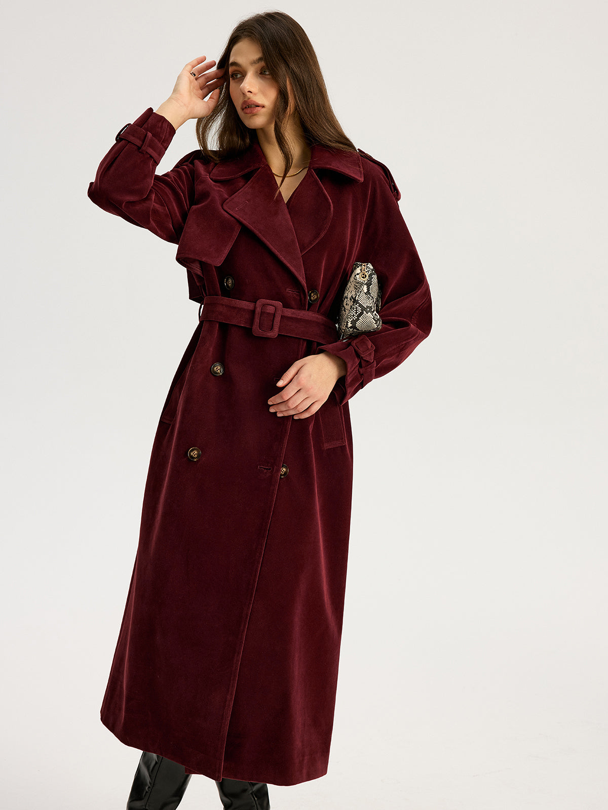 Gürtel-Trenchcoat in Wildlederoptik mit doppelreihiger Knopfleiste