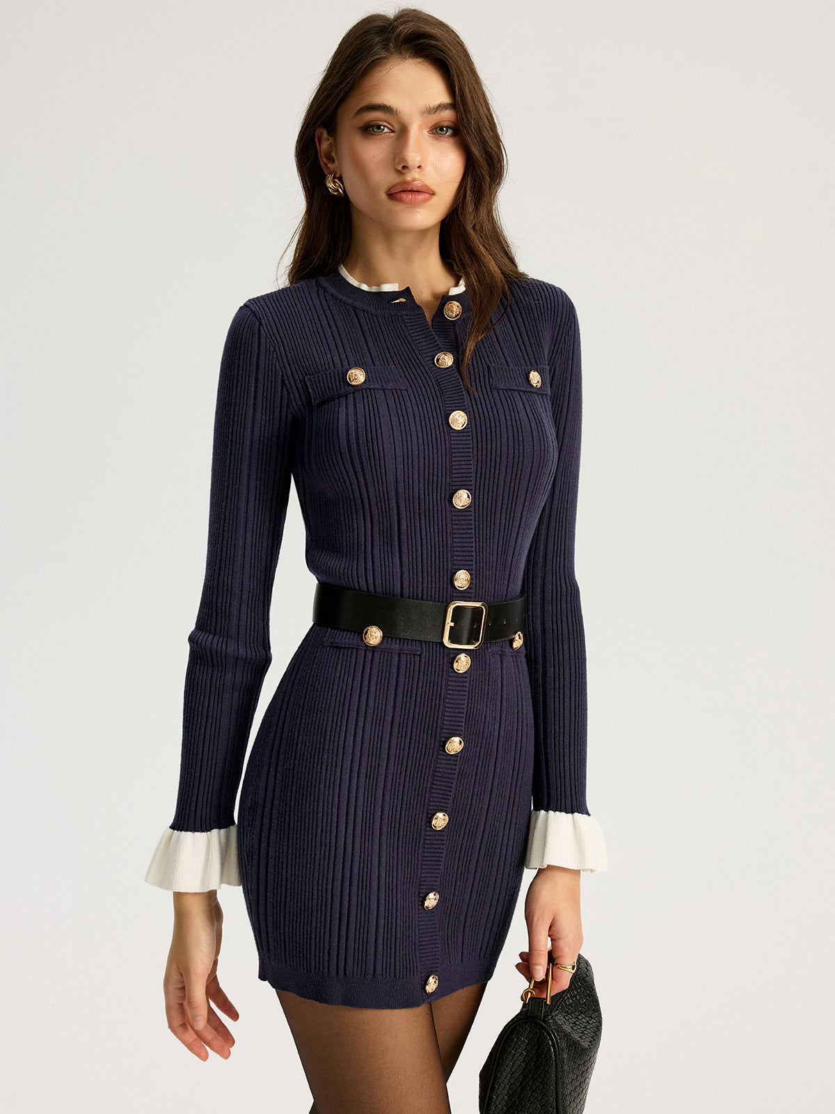Robe Courte Ceinturée à Boutons Métalliques et Poignets Contrastants